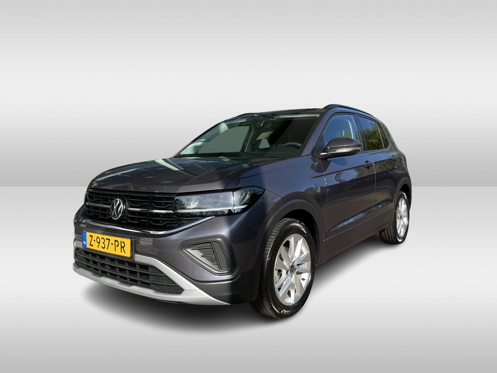 Volkswagen T-Cross 1.0 TSI Life Edition / 17 inch Licht metaal / achteruitrij camera / Navigatie / Carplay