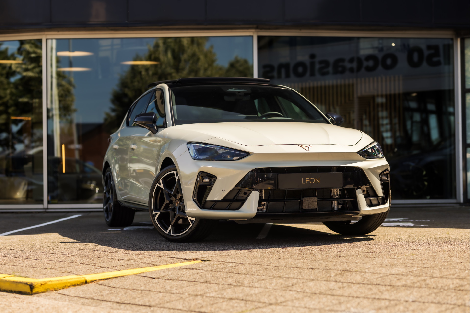 CUPRA Leon 1.5 TSI e-Hybrid VZ Performance €4500,- voordeel - Panorama Dak - Sennheiser Audio - Elektrisch Verstelbare Bestuurdersstoel