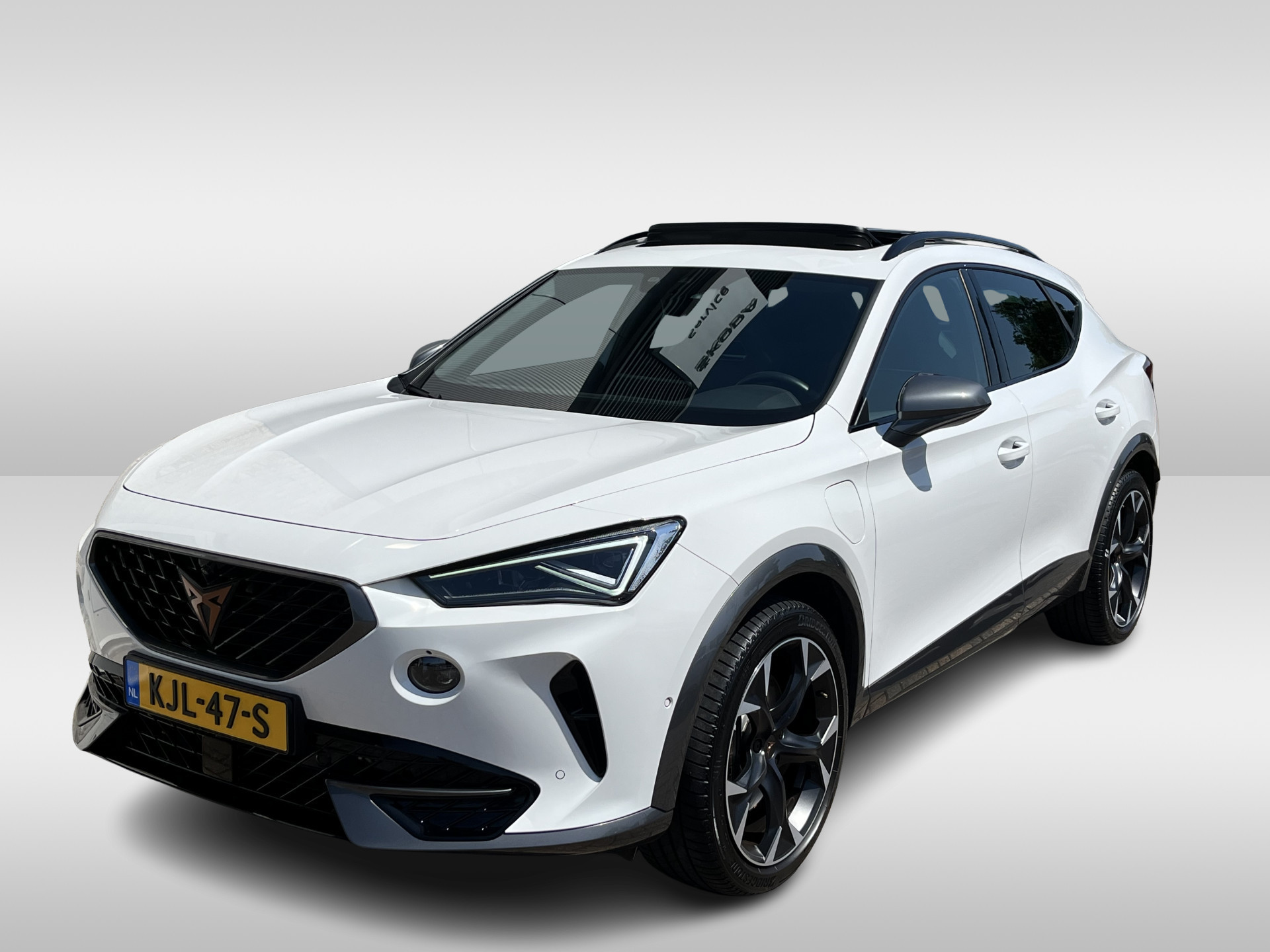 CUPRA Formentor 1.4 e-Hybrid VZ Performance / AUTOMAAT/ 245 PK/ PANO/ MEMORYSEAT/ STUUR+STUURVERWARM./ ACC/ PARK.SENSOR. + 360 CAMERA/ DODEHOEK/ ELEK.ACHTERKLEP/ FULL LINK/ KEYLESS/ CLIMA/ NAVI/ DAB/ LED/ 19'' LMV