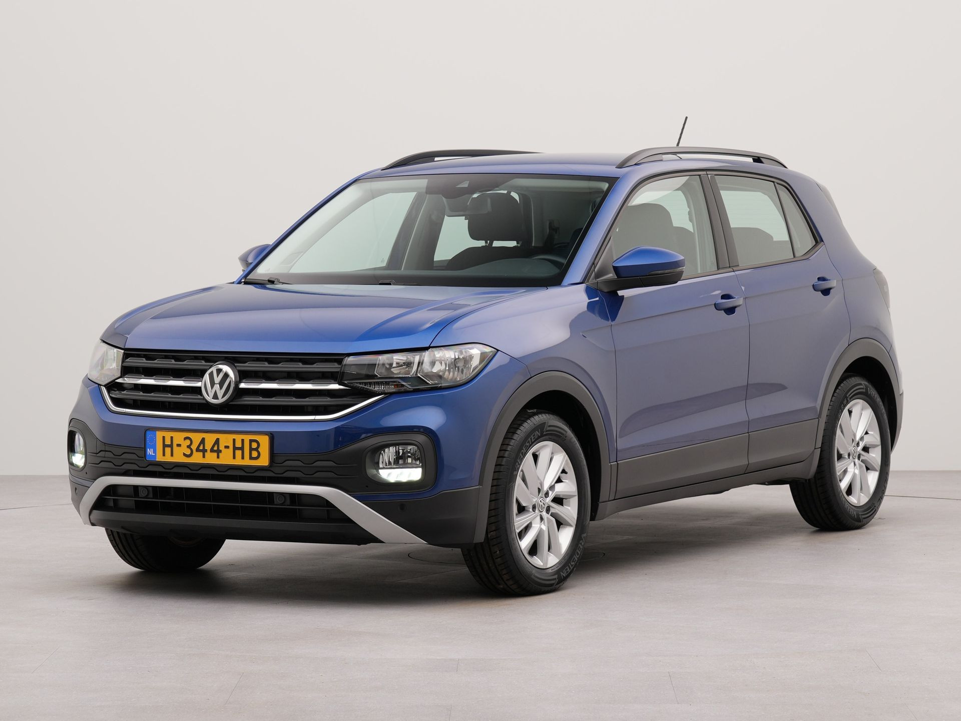 Volkswagen T-Cross 1.0 TSI Life Automaat | Bluetooth | Reservewiel | Parkeersensoren voor en achter | Airco | Navigatie | Automaat | Connected Services |