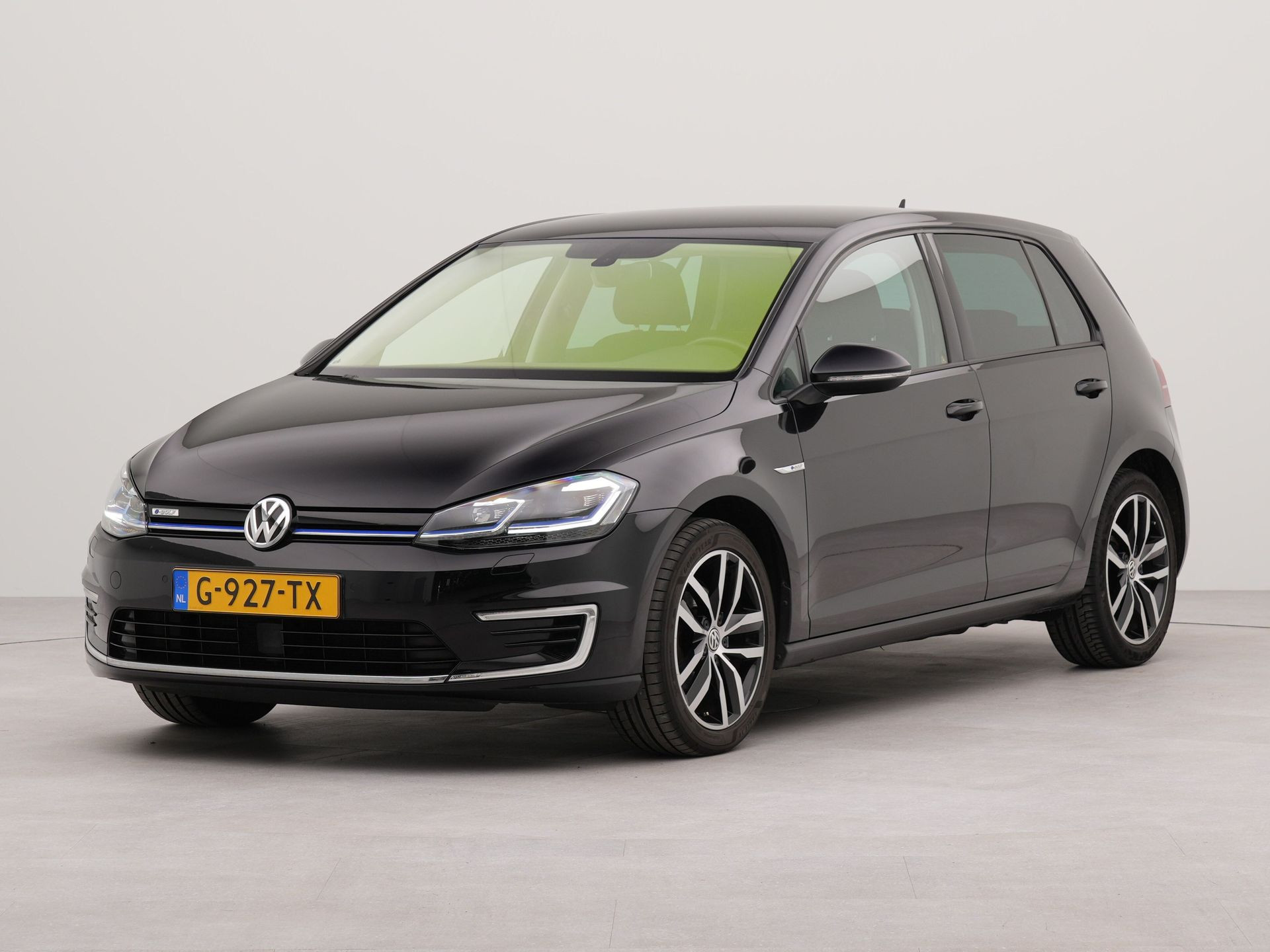 Volkswagen e-Golf E-DITION | Navigatie | Parkeersensoren voor en achter | Achteruitrij camera | Dab | Appconnect |