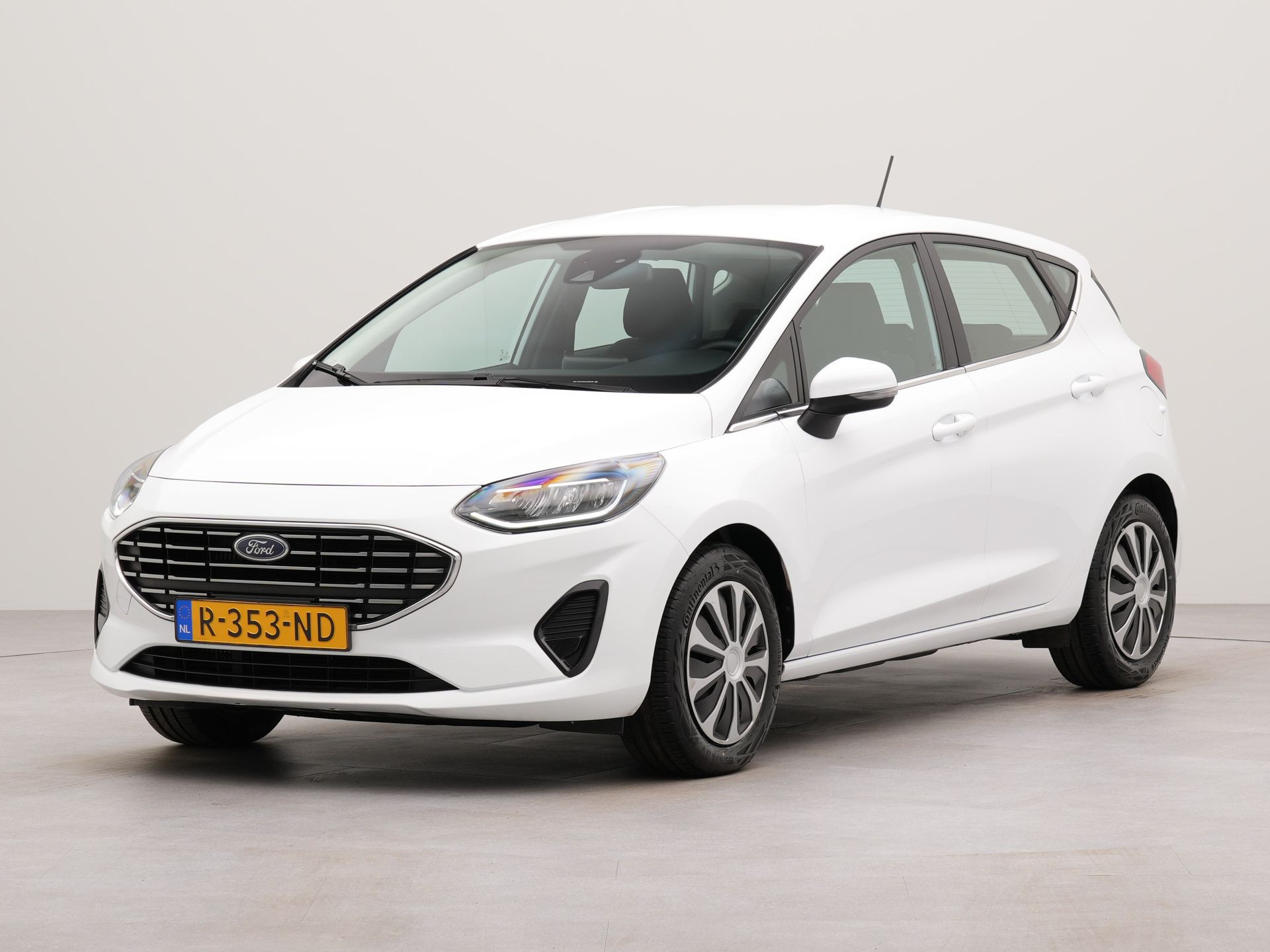 Ford Fiesta 1.0 EcoBoost Hybrid Titanium | Apple Carplay | Connected services | Wifi | Parkeersensoren achter | Cruise control |