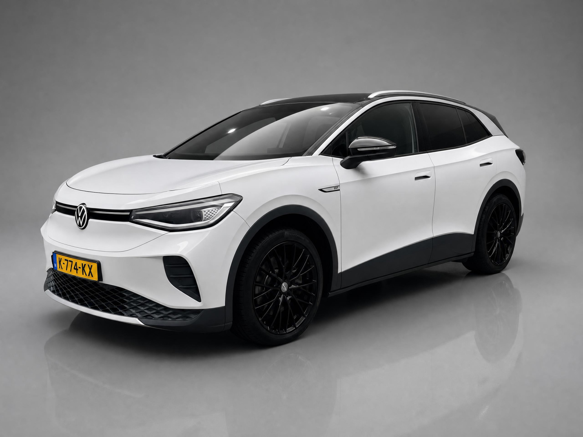 Volkswagen ID.4 Max 77 kWh / SOH 90% / Pano / Camera / Parkeersensoren V+A / Lichtmetaal 20 inch / Warmtepomp / Zwenkbare trekhaak /