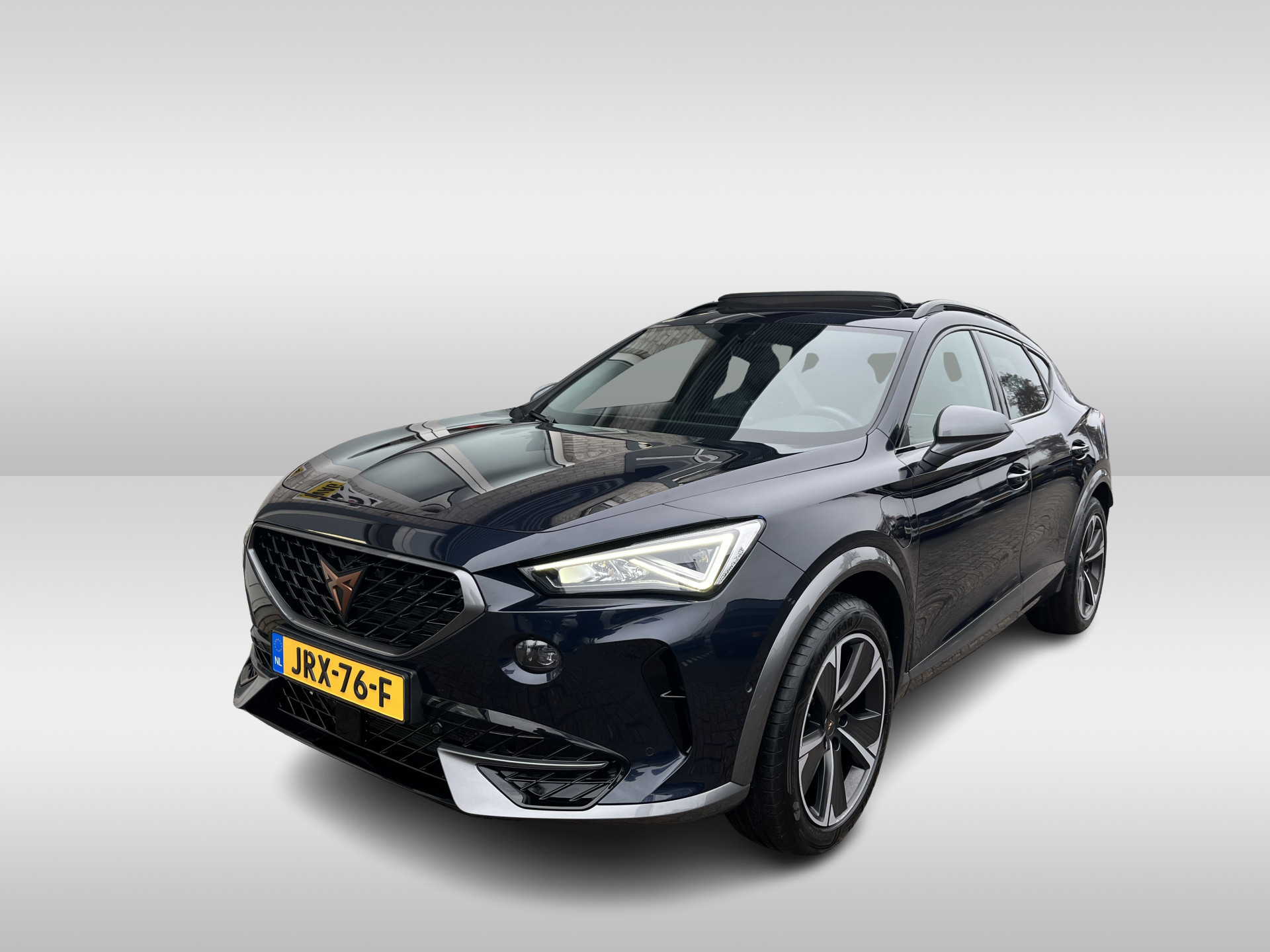 CUPRA Formentor 1.4 e-Hybrid Performance / AUTOMAAT/ PANO/ ELEKTR. STOEL/ KEYLESS/ NAVI/ LED/ PARK. SENSOREN + CAMERA/ ADAPT. CRUISE/ CLIMA/ FULL LINK/ STOEL-STUUR VERWARM.