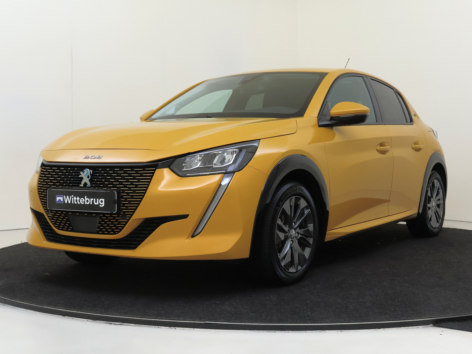 Peugeot e-208 EV Allure Pack 50 kWh Camera + Parkeersensoren | Cruise controle | Apple Carplay & Android Auto