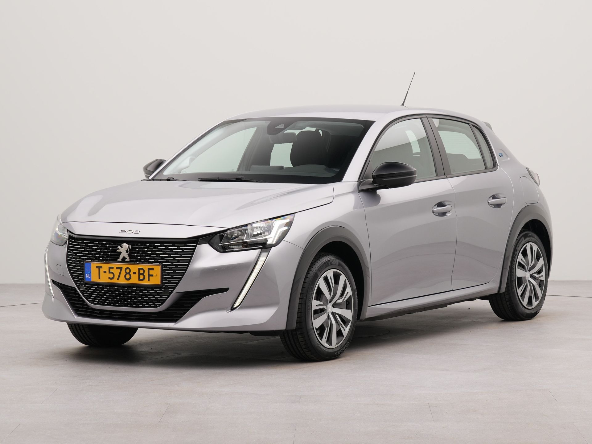 Peugeot e-208 EV Active 50 kWh | Apple Carplay & Android Auto | DAB | Cruise Control | Lane Assist | Keyless Start |