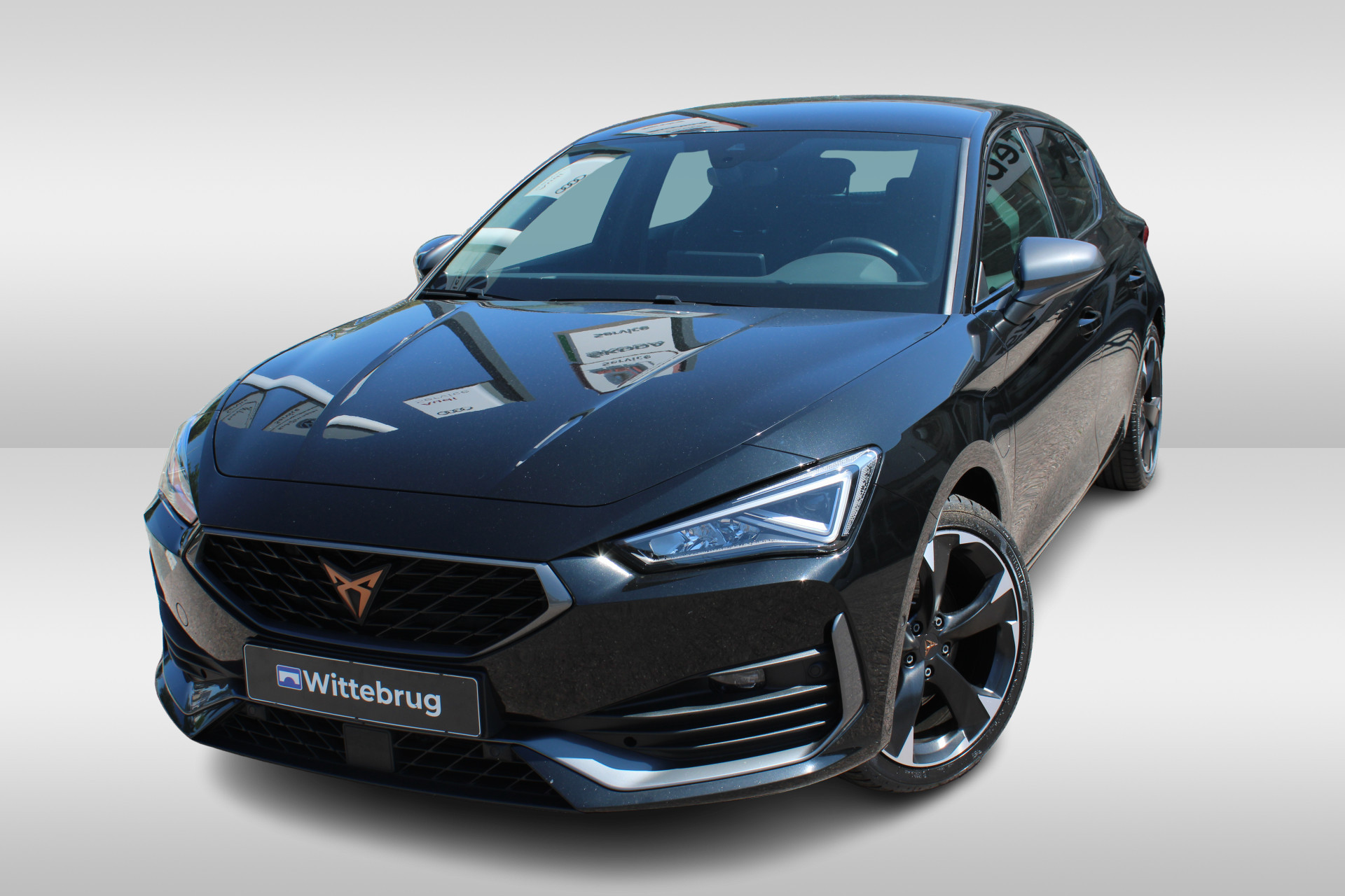 CUPRA Leon 1.4 e-Hybrid 204pk Performance DSG Automaat / Navigatie / Kuipstoelen / Verwarmbaar stuurwiel / Full Link APP  / Camera / LM 18 inch