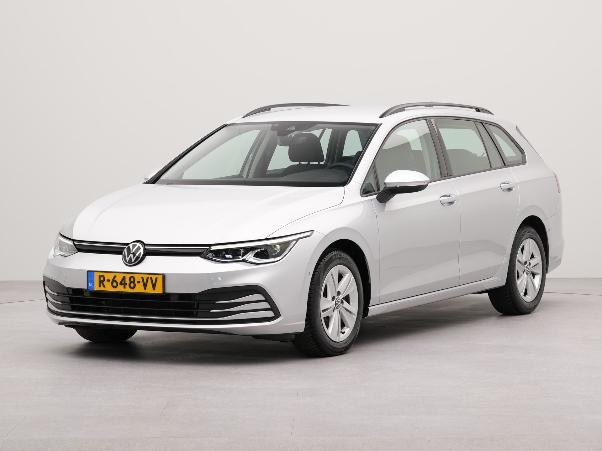 Volkswagen Golf Variant 1.0 TSI Life | Apple carplay | Navigatie | Voorstoelen verwarmd | Stuurwielverwarming | Spraakbediening | Adapt. cruisecontrol | Parkeersensoren voor en achter |