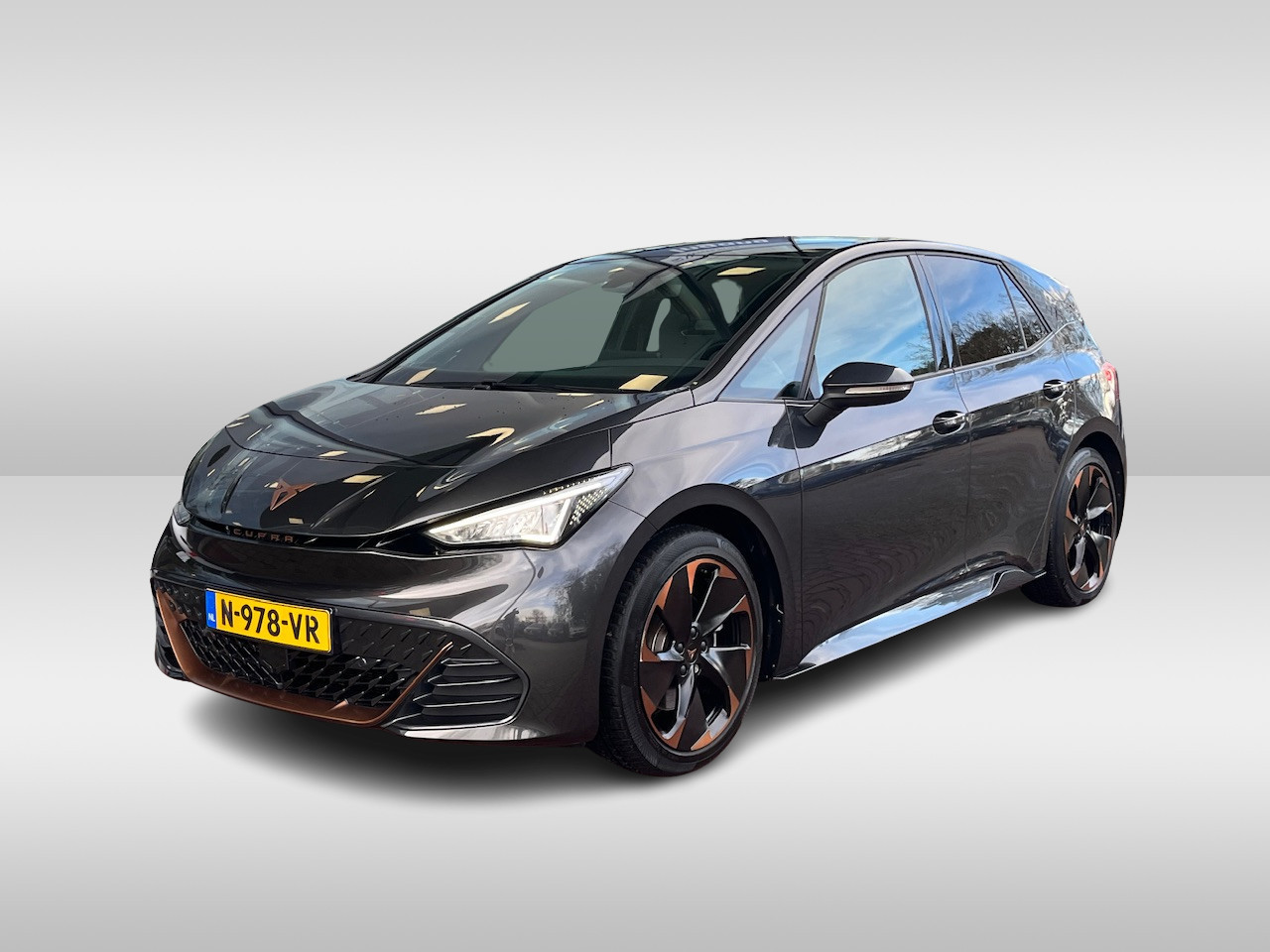 CUPRA Born Performance One 62 kWh 204pk / Elektrisch verstelbare stoelen / Navigatie / Camera / 19
