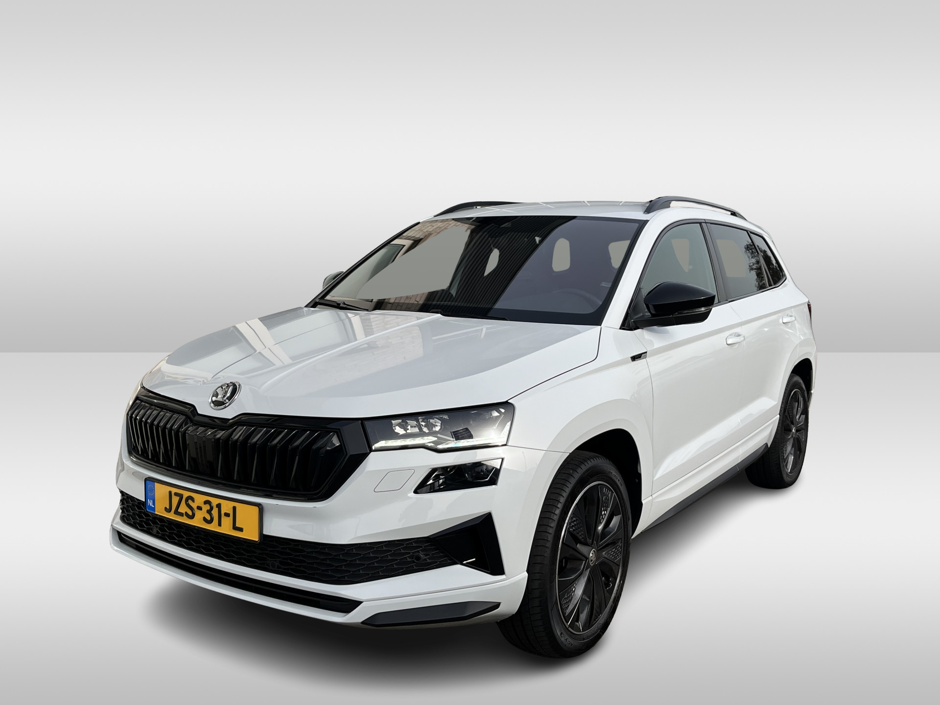 Škoda Karoq 1.5 TSI ACT Sportline Business / TREKHAAK/ STUUR+STOELVERWARM.V+A/ PARK.SENSOR.V+A/ CAMERA/ DCC/ SMARTLINK/ ACC/ KEYLESS/ NAVI/ RIJ-MODI/ CLIMA/ DAB/ LED/ DIGITAL DASH/ ISOFIX/ 18'' LMV