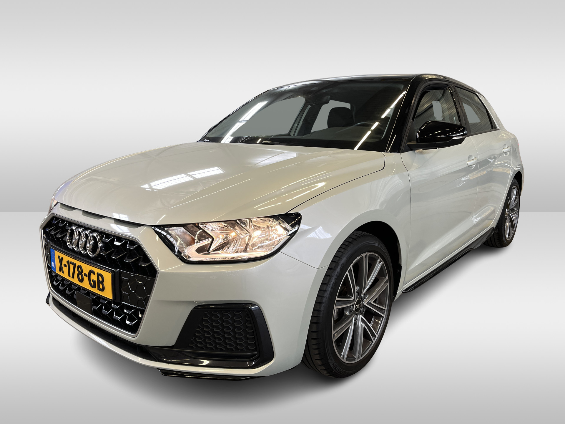 Audi A1 Sportback 25 TFSI Advanced edition Automaat Digital Cockpit / App-connect / Climate control / Zwart Dak / Parkeersensoren HAL