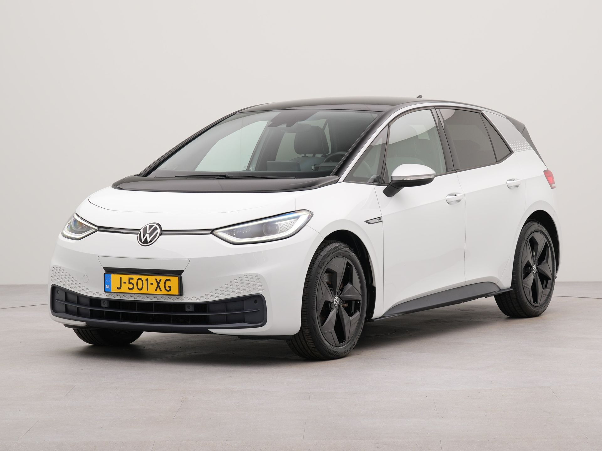 Volkswagen ID.3 First Plus 58 kWh | Apple Carplay | Wifi | Voorstoelen Verwarmd | Navigatie | Parkeersensoren voor en achter | Achteruitrij camera |