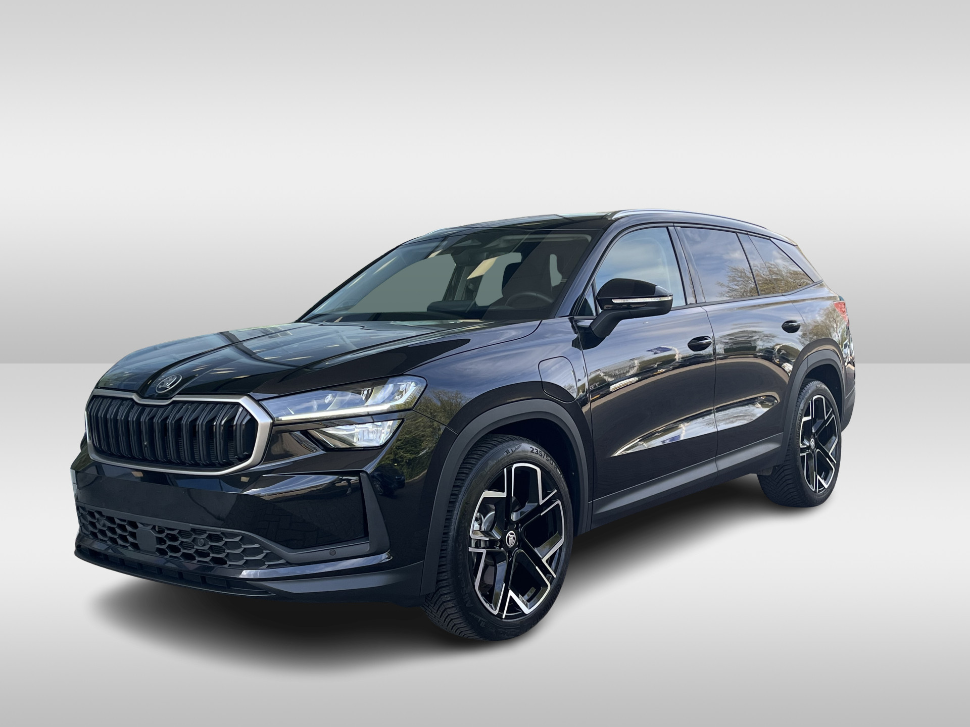 Škoda Kodiaq 1.5 TSI PHEV Selection / Stoelverwarming voor + achter / Achteruitrij camera / Navigatie / 20'' LMV