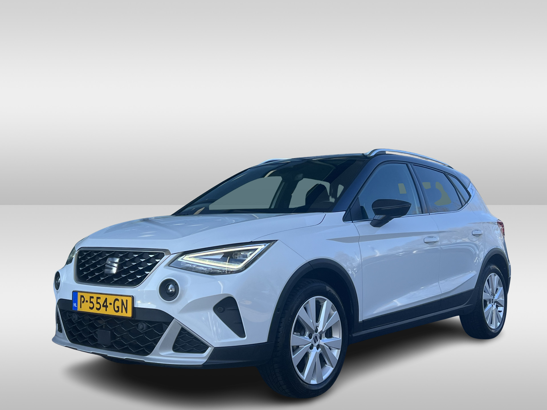 SEAT Arona 1.0 TSI Xperience / Led / Navigatie / Climate control / Achteruitrij camera / Trekhaak / 17'' LMV