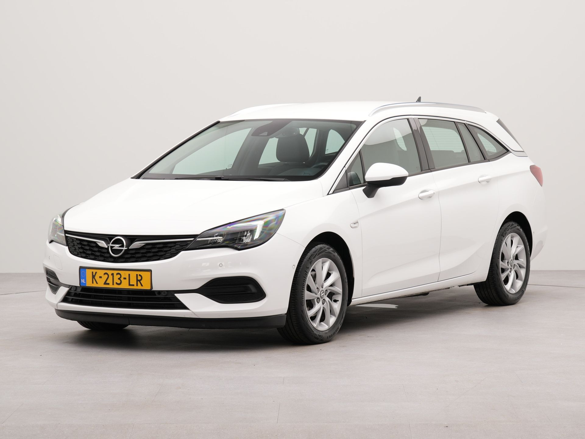Opel Astra Sports Tourer 1.2 turbo Business Elegance | Vaste trekhaak 13 polig | Apple Carplay | Achteruitrij Camera | Wifi | Parkeersensoren voor en achter |