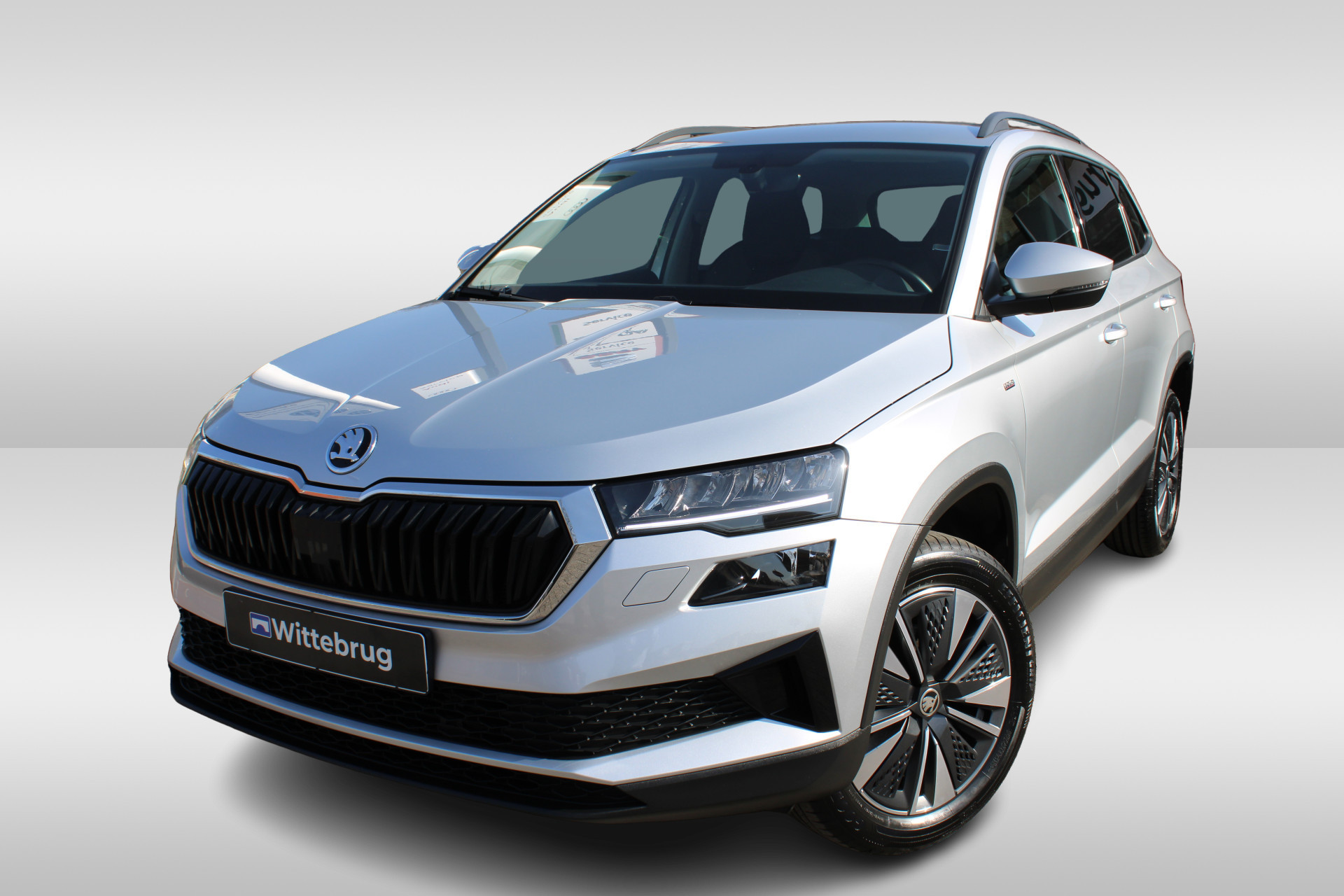 Škoda Karoq 1.0 TSI 110pk Ambition Tour uitv. / Navigatie by APP / LM 17 inch / Parkeersensoren A. / LED / Climatronic airco