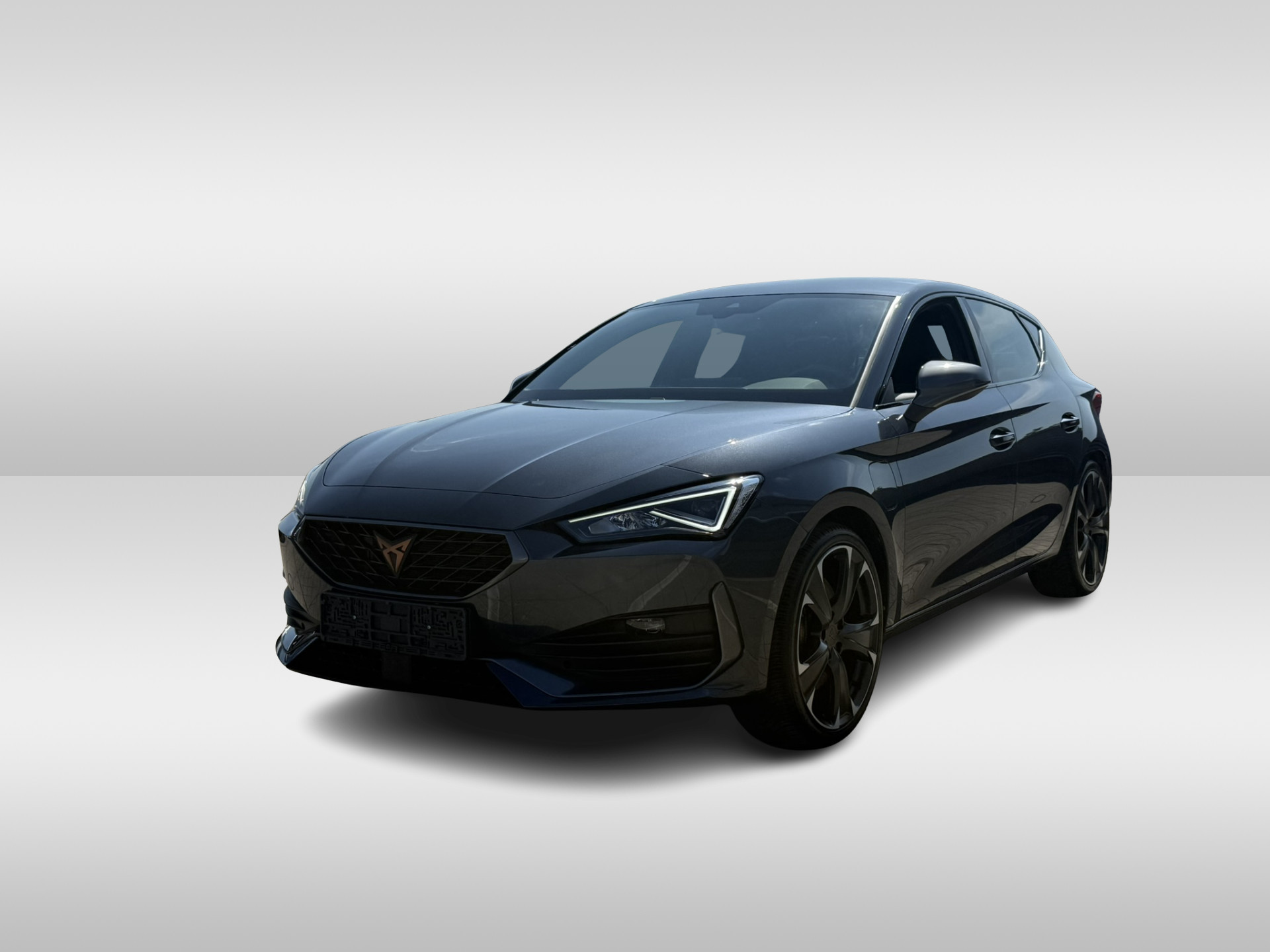 CUPRA Leon 1.4 e-Hybrid 245pk VZ Performance / Sportstoelen / Stuurverwarming / Parkeersensoren achter / 19''LMV