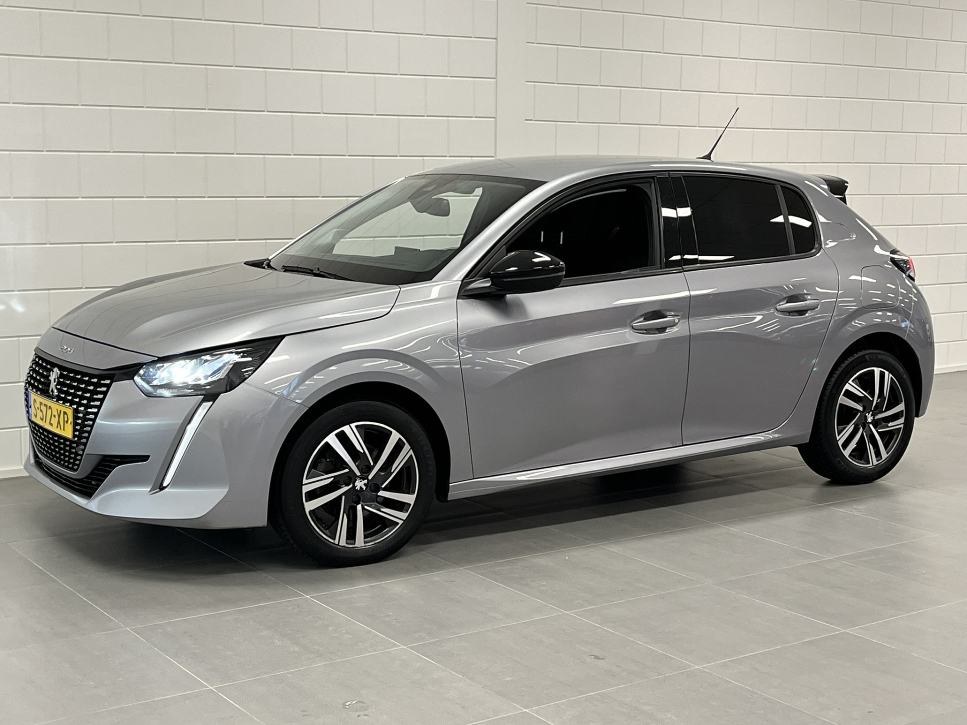 Peugeot 208 1.2 PureTech Allure Pack AUTOMAAT EAT8!! | APPLE / ANDROID NAVIGATIE | LICHTMETALEN VELGEN | CLIMATE CONTROL