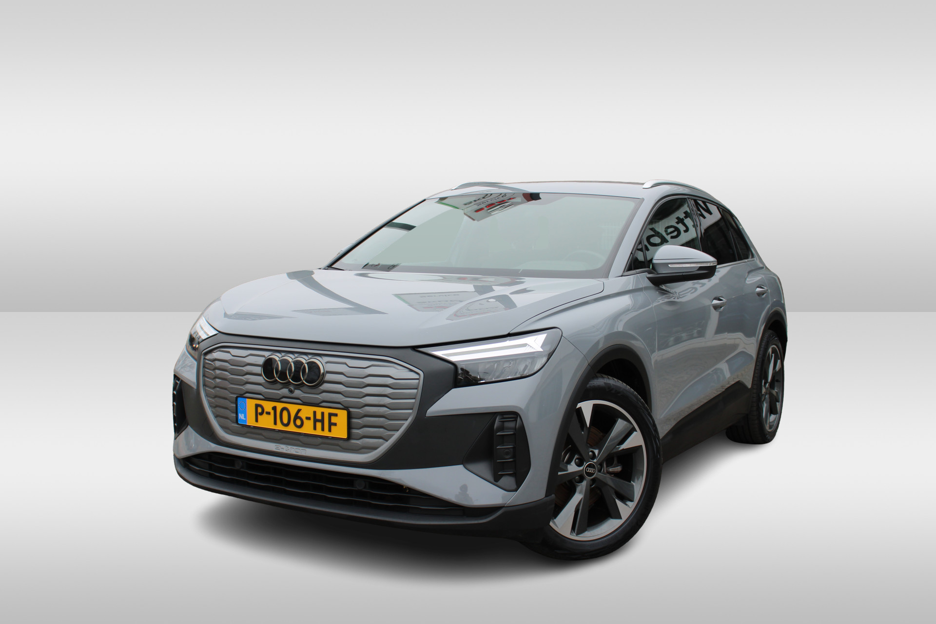 Audi Q4 e-tron 35 Launch edition 55 kWh / Navigatie / Leder / Parkeersensoren V+A / LM 20 inch / Elektr klep