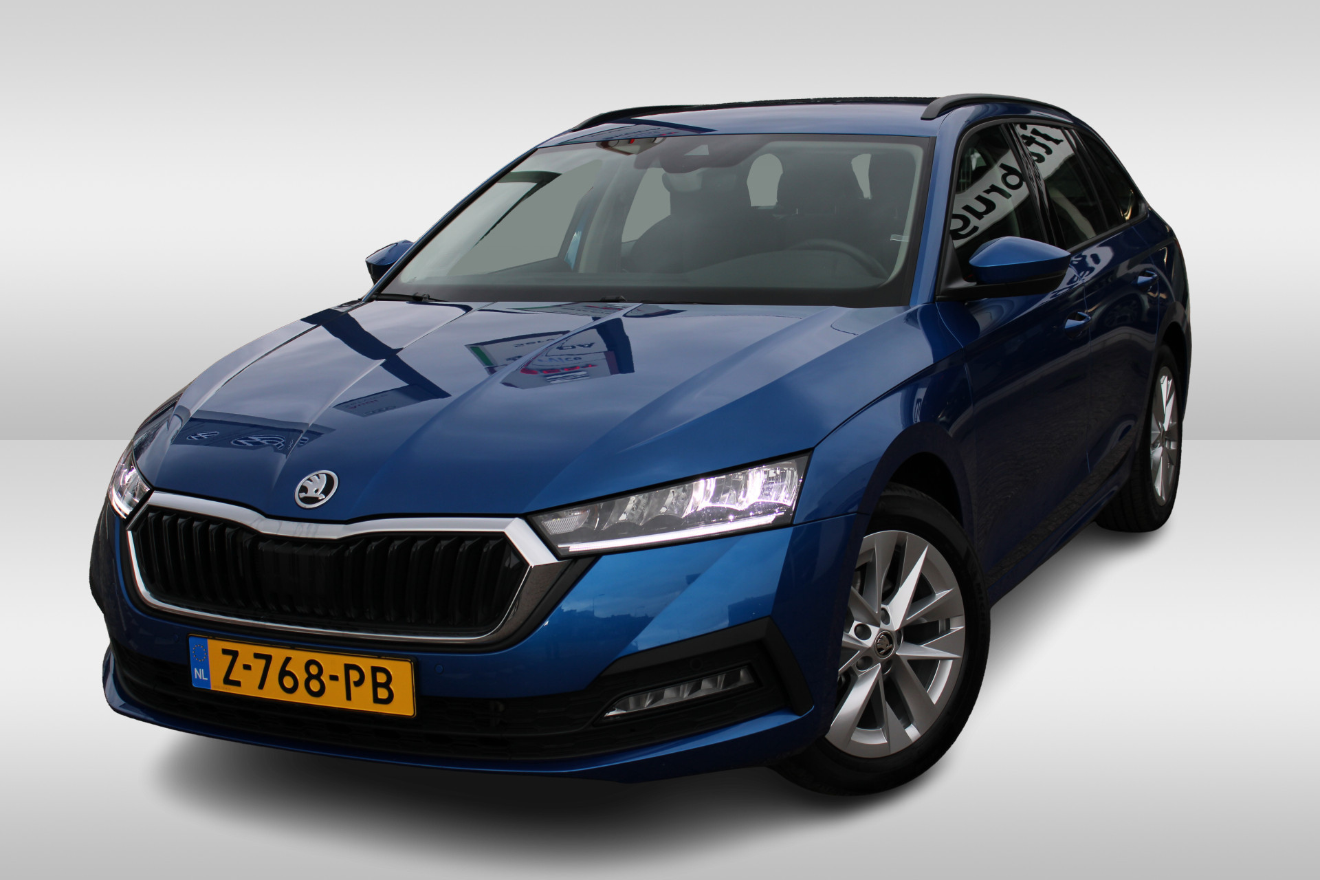 Škoda Octavia Combi 1.0 e-TSI 110pk Business Edition / Elec. Haak / Keyles Entry  / App Connect / Parkeersensoren V+A / LM 17 inch **