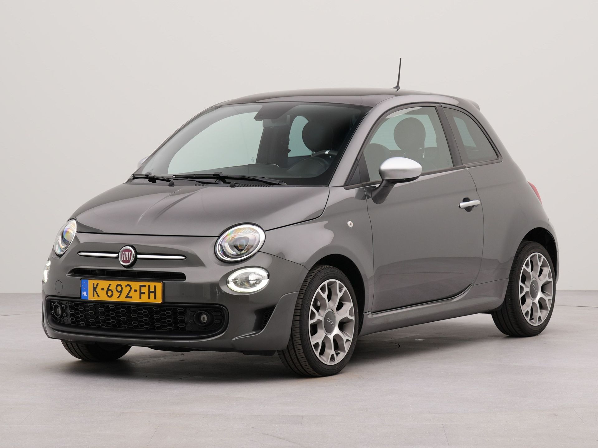 Fiat 500 1.0 Hybrid Rockstar | Panormadak met zonnescherm | Appconnect | Bluetooth | Parkeersensoren achter |