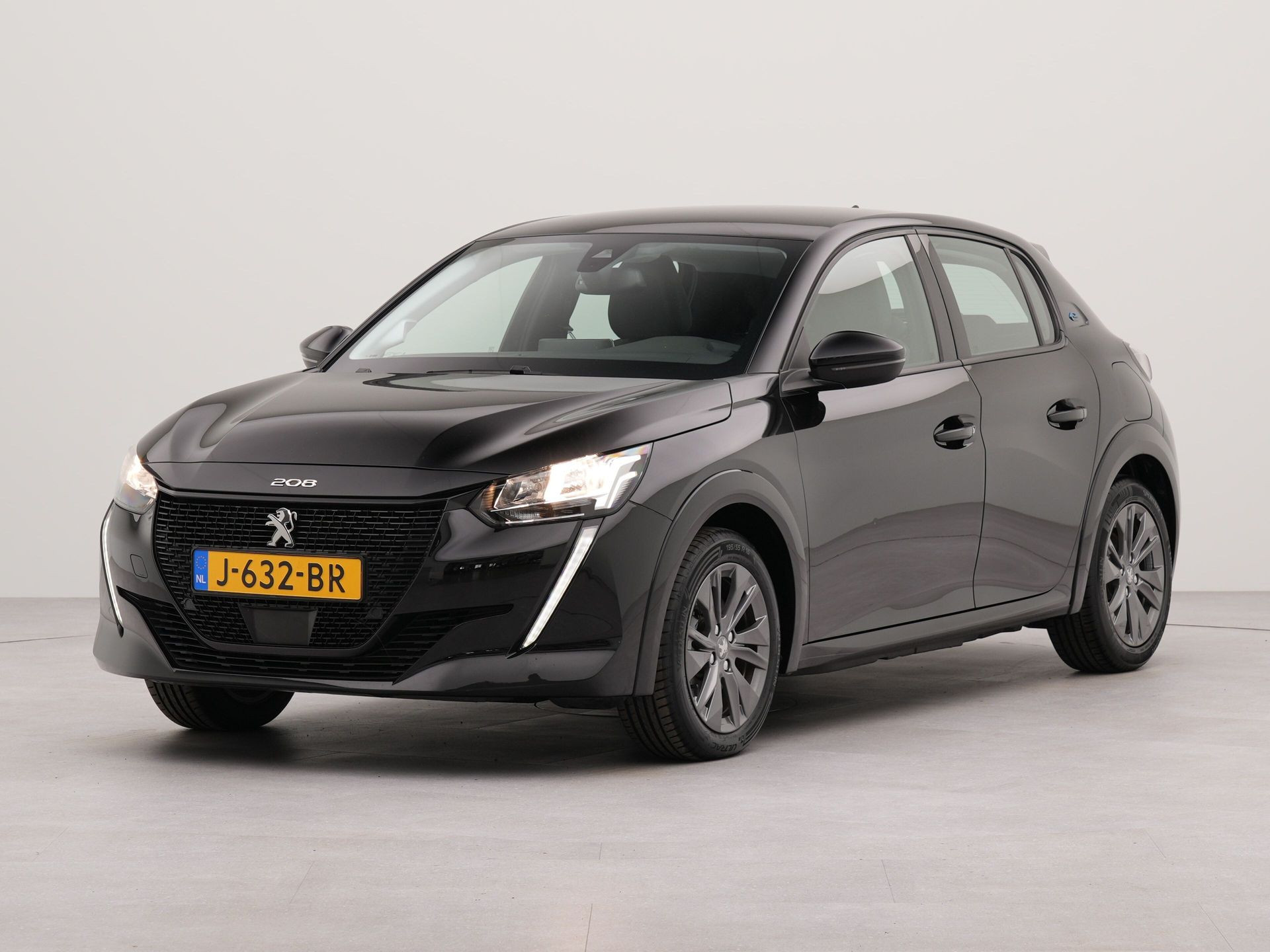 Peugeot e-208 EV Allure 50 kWh | Apple Carplay | Bluetooth | Parkeersensoren achter |