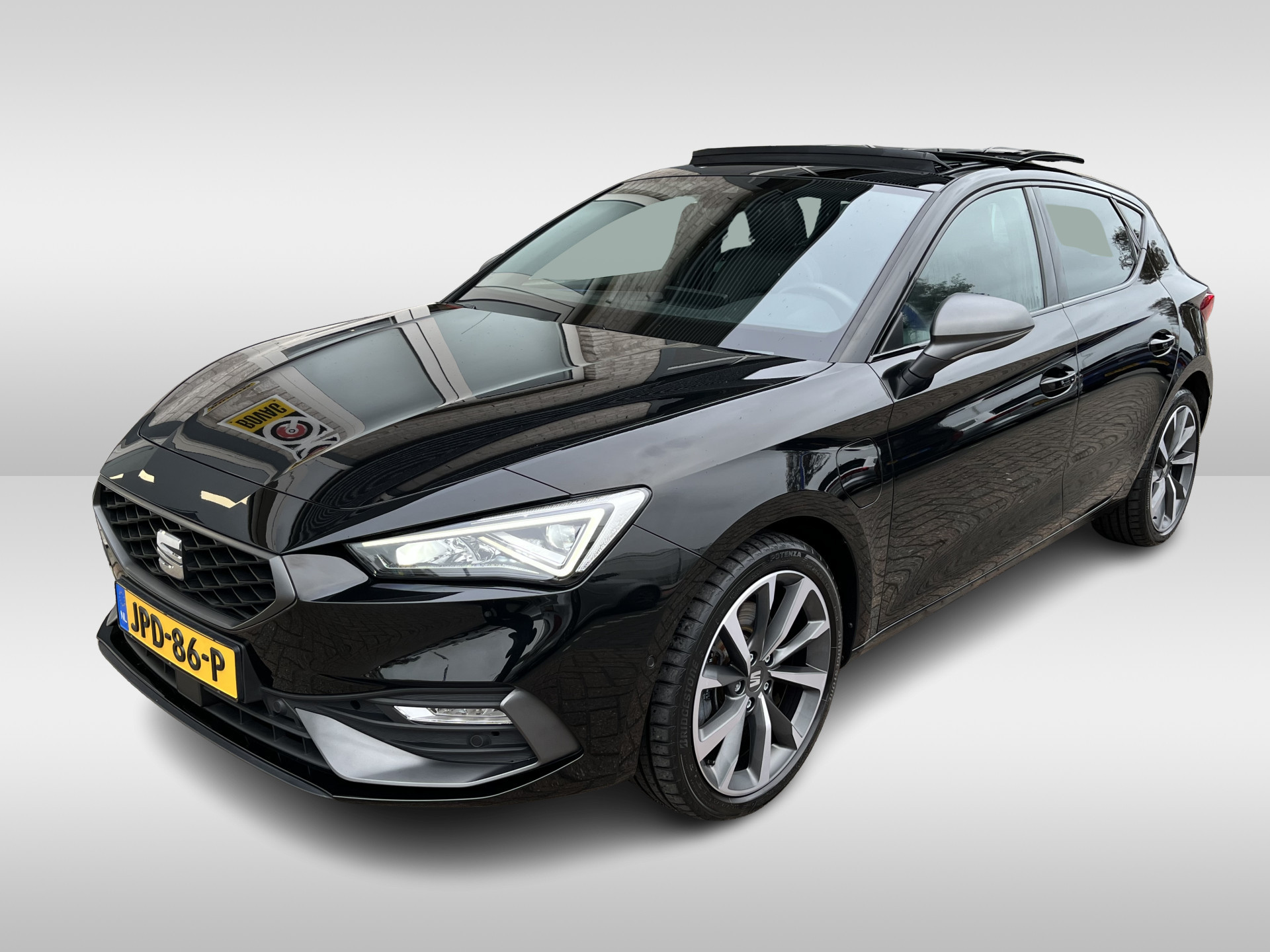 SEAT Leon 1.4 TSI eHybrid PHEV FR Business Intense / AUTOMAAT/ PANO/ KEYLESS/ FULL LINK/ PARK. SENSOREN + CAMERA/ LED/ ELEKTR. STOEL/ STUUR VERWARM./ KEYLESS/ NAVI/ 18