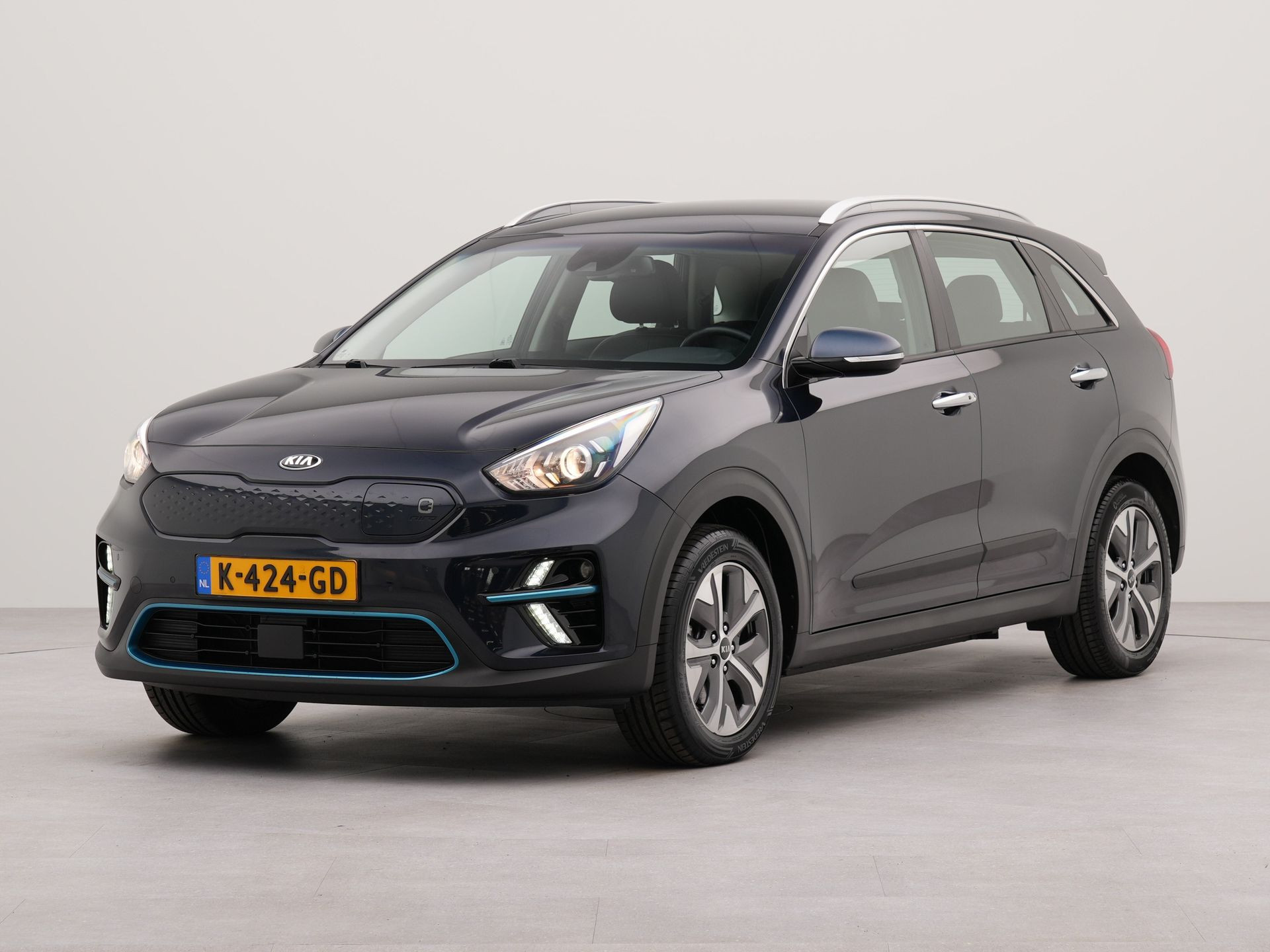 Kia e-Niro DynamicLine 64 kWh My20 3 fase | Apple carplay | Navigatie | Spraakbediening | Parkeersensoren achter | Trekhaak afneembare kogel | Voorstoelen verwarmd |