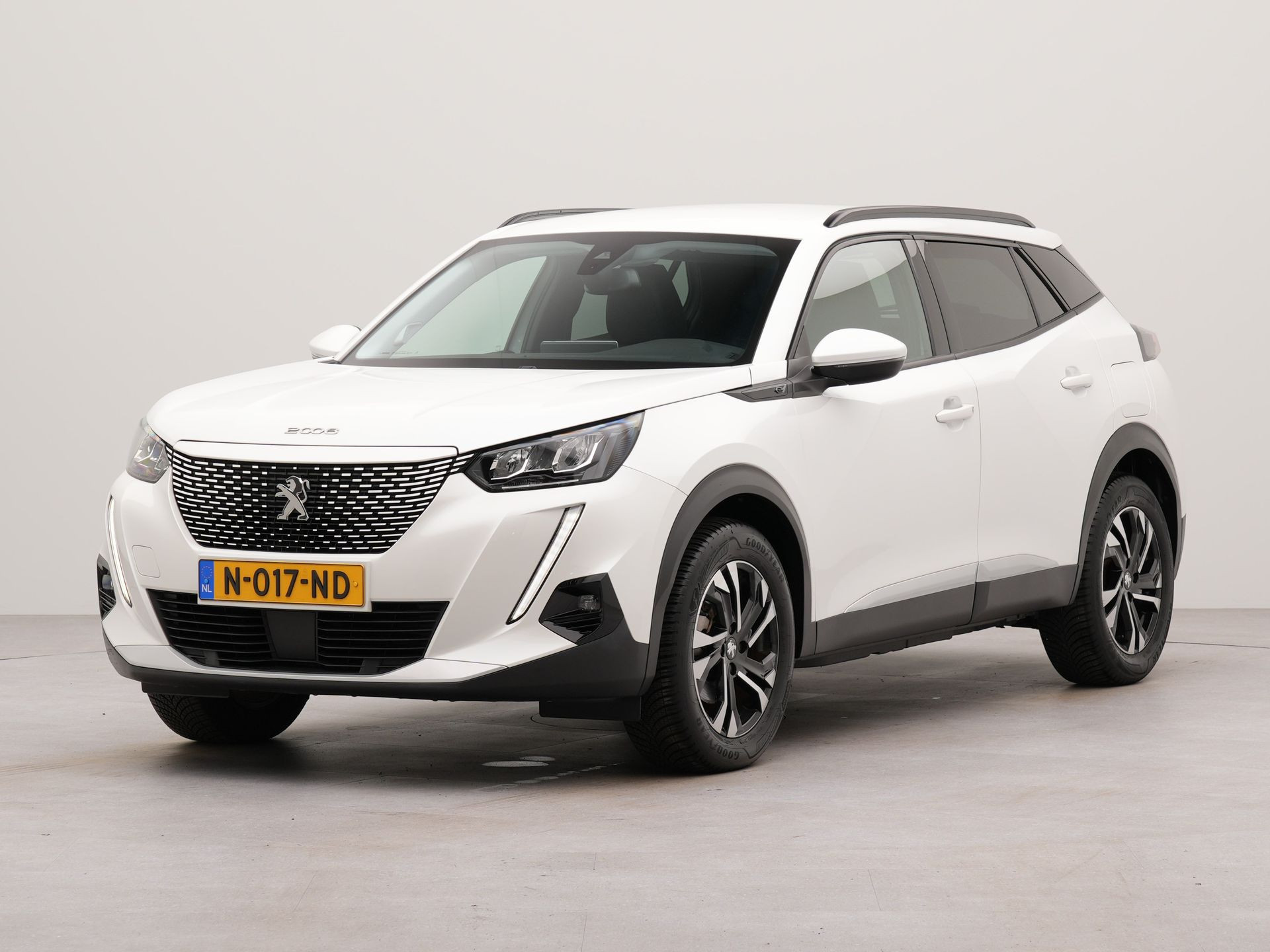 Peugeot e-2008 EV Allure Pack 50 kWh | SoH 93,3% |  Apple Carplay | Navigatie | Achteruitrij camera | Parkeersensoren achter | Spraakbediening |