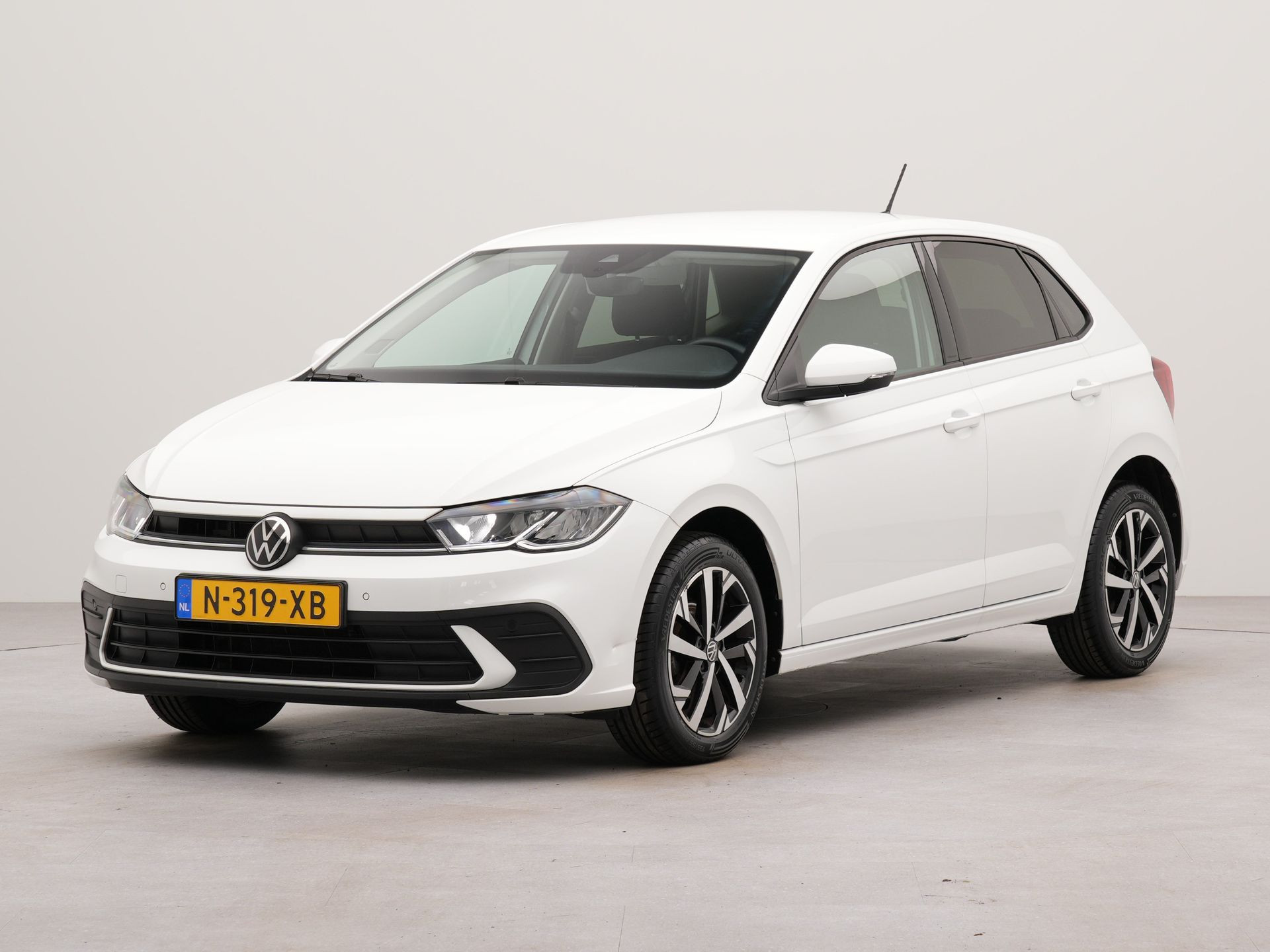 Volkswagen Polo 1.0 TSI Life | Apple carplay | Connected services | Bluetooth | Parkeersensoren voor en achter | Cruise control |