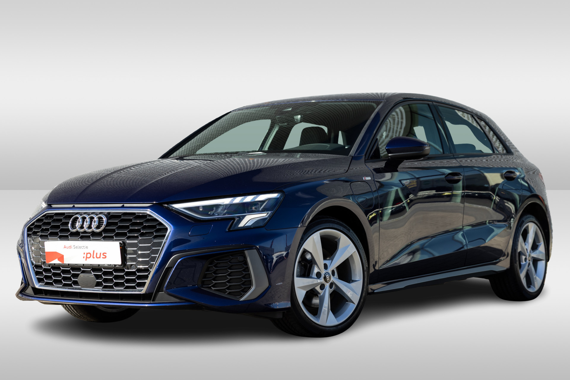 Audi A3 Sportback 40 TFSI e 204PK S Line | Achteruitrijcamera | LED | verwarmde voorstoelen | 18 Inch | Apple Carplay |