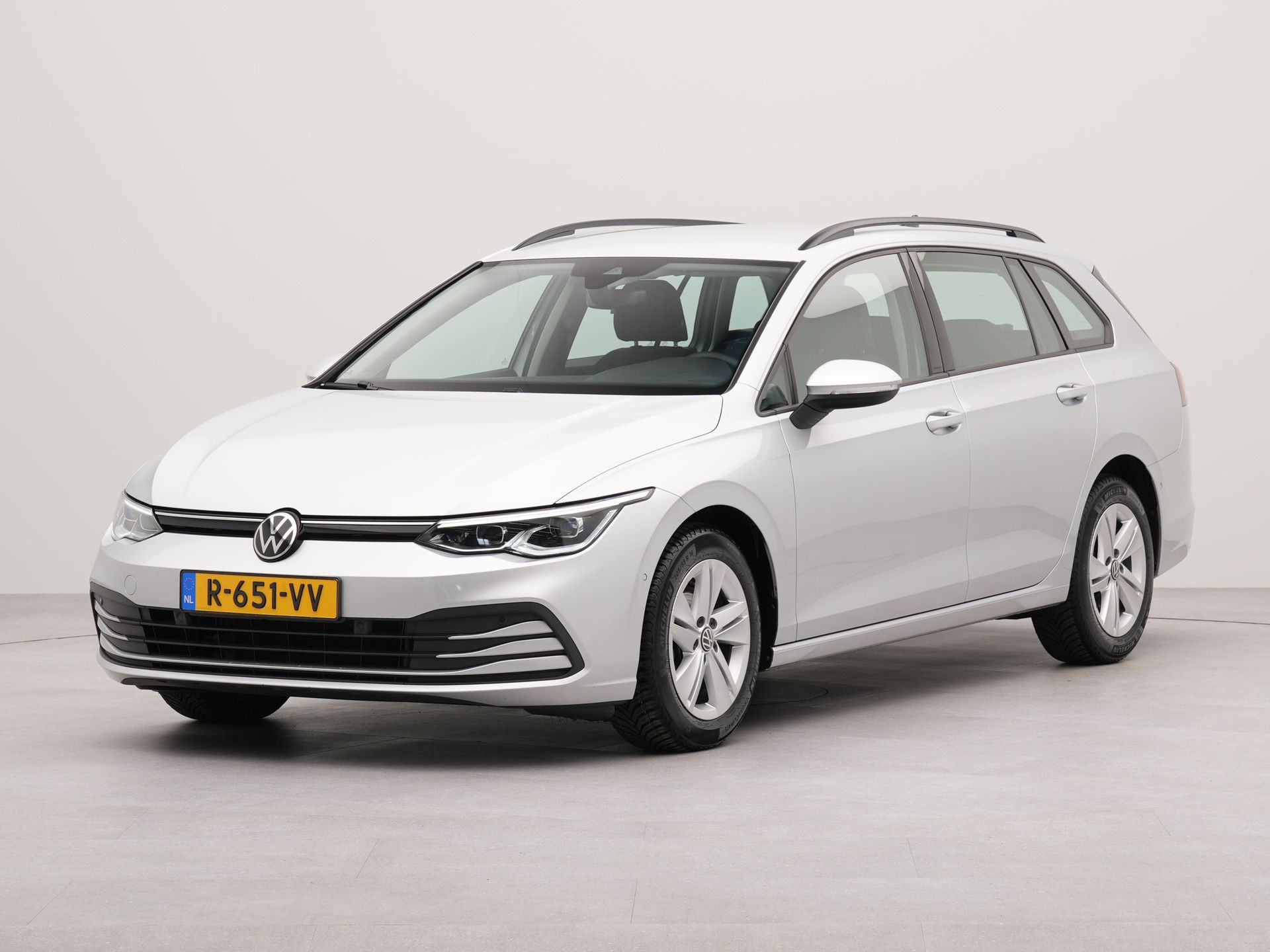 Volkswagen Golf Variant 1.0 TSI Life | Appconnect | Navigatie | Parkeersensoren voor en achter |