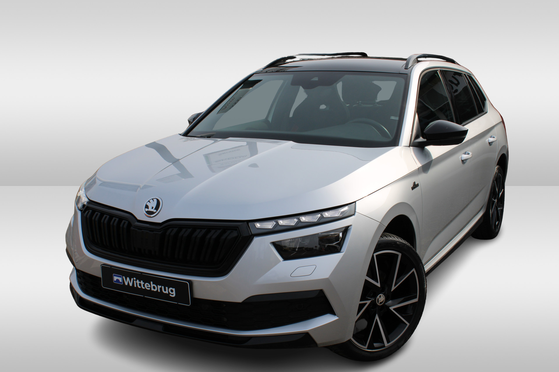 Škoda Kamiq 1.5 TSI ACT 150pk Monte Carlo DSG Automaat / Panorama dak / Navigatie by APP / LM 18 inch / Camera / Parkeersensoren / Wegkl trekhaak