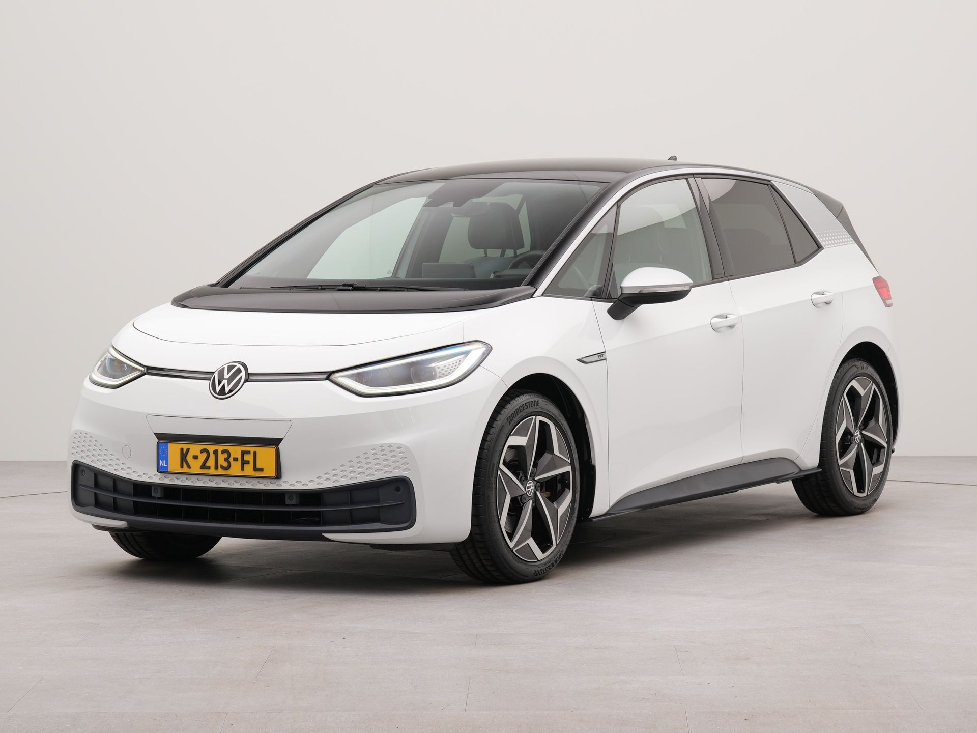 Volkswagen ID.3 First Plus 58 kWh | Aple carplay | Navigatie | Cruise control | Wifi | Achteruitrij camera | Spraakbediening |