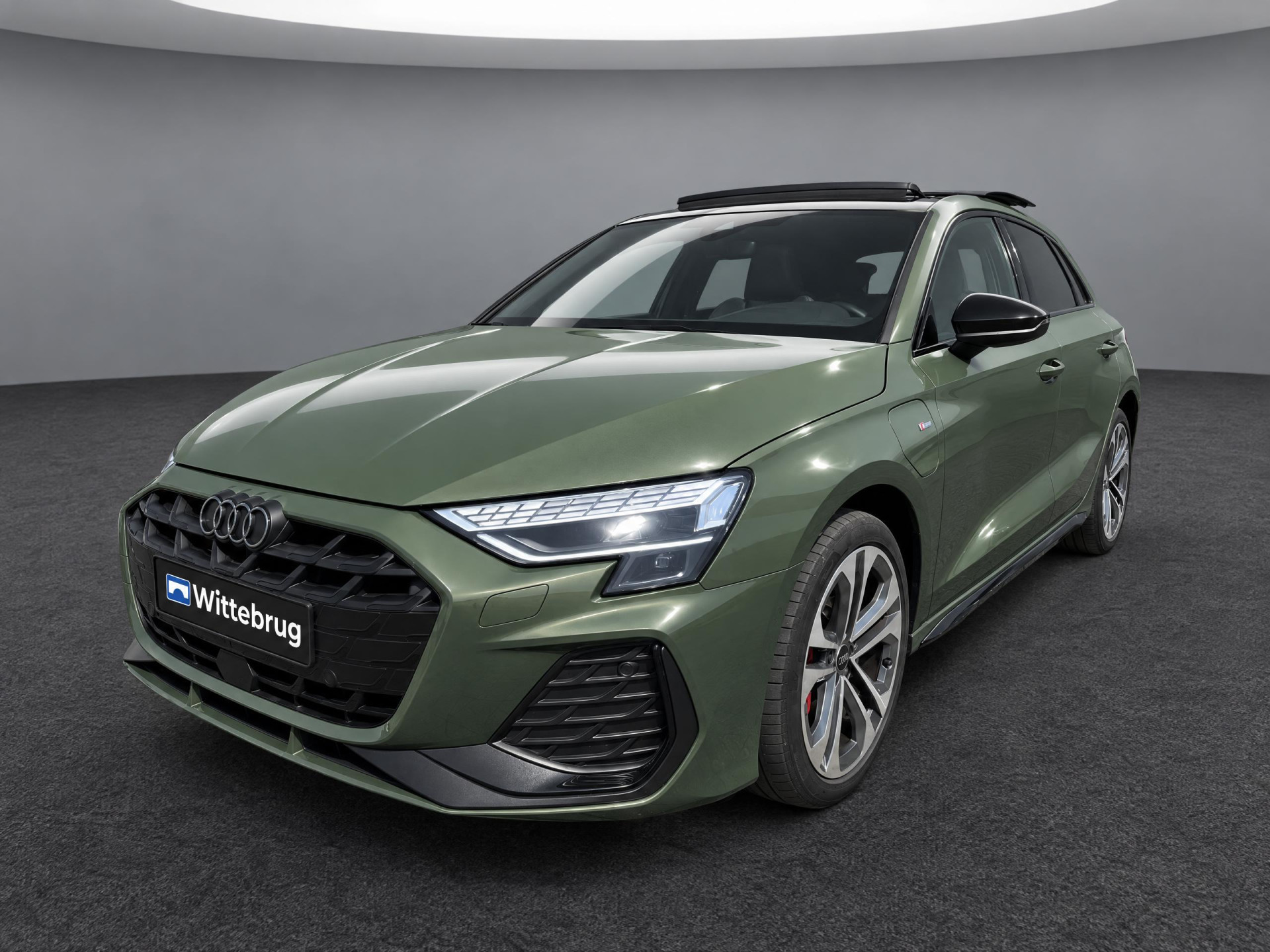 Audi A3 Sportback 45 TFSI e 272pk S edition Competition Automaat Panoramadak / Parking Plus / 18