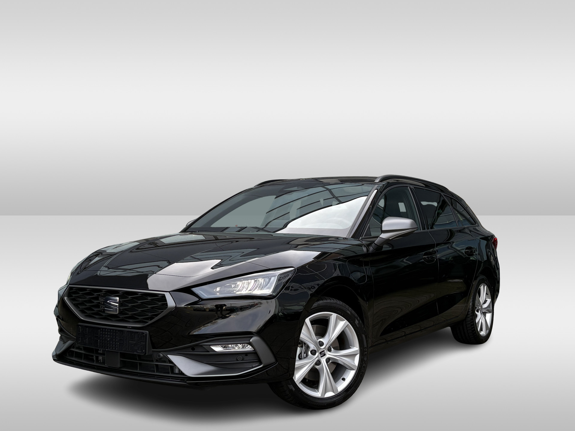 SEAT Leon Sportstourer 1.5 TSI e-Hybrid FR Business wegklapbare trekhaak | Apple carplay - android auto | Wegklapbare trekhaak | Airco | Navigatie | Achteruitrij camera | Parkeersensoren voor en achter | Verkeersbord detectie |