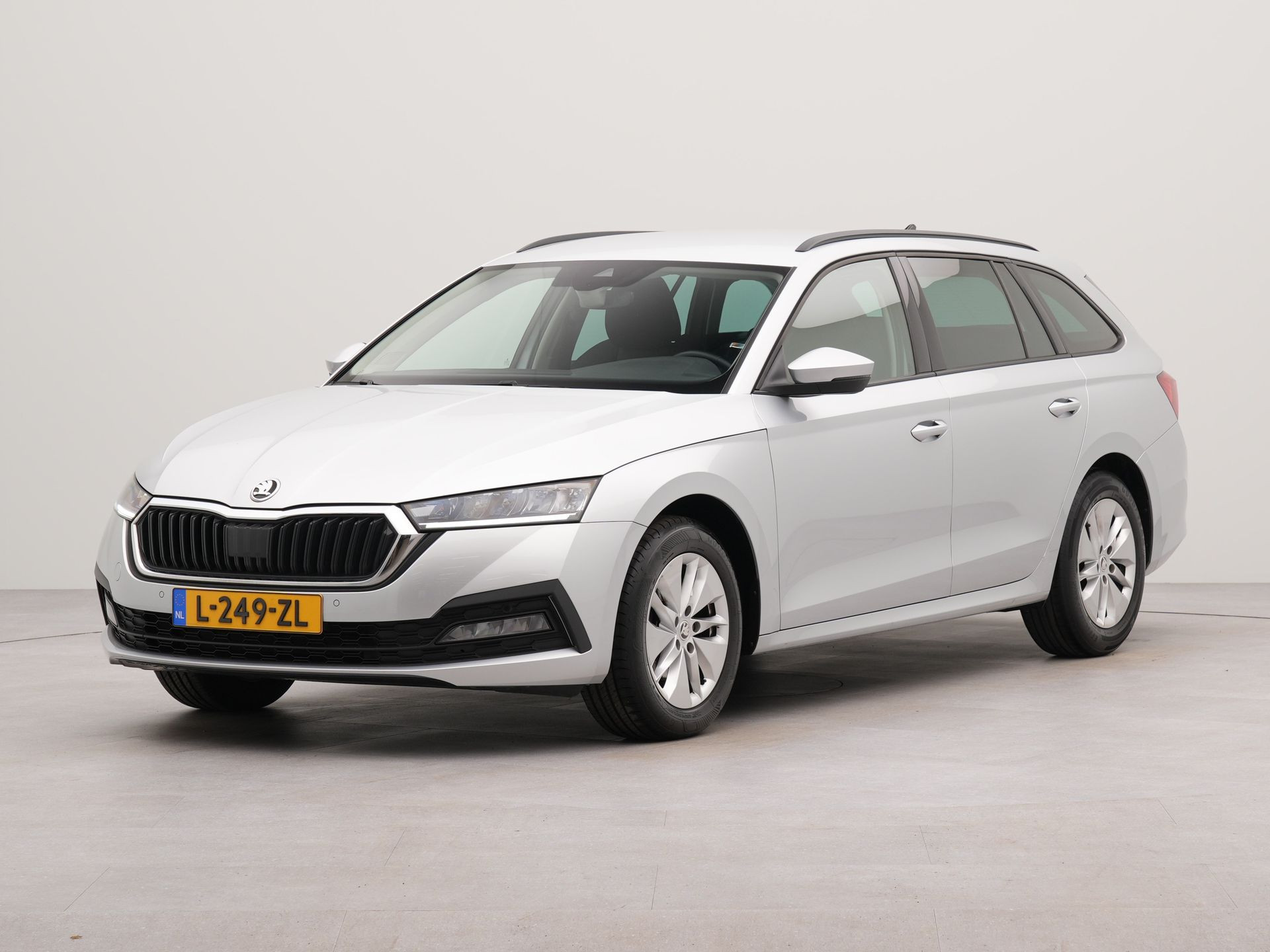 Škoda Octavia Combi 1.0 TSI Business Edition | Apple Carplay | Bluetooth | Parkeersensoren voor en achter | Vaste trekhaak |