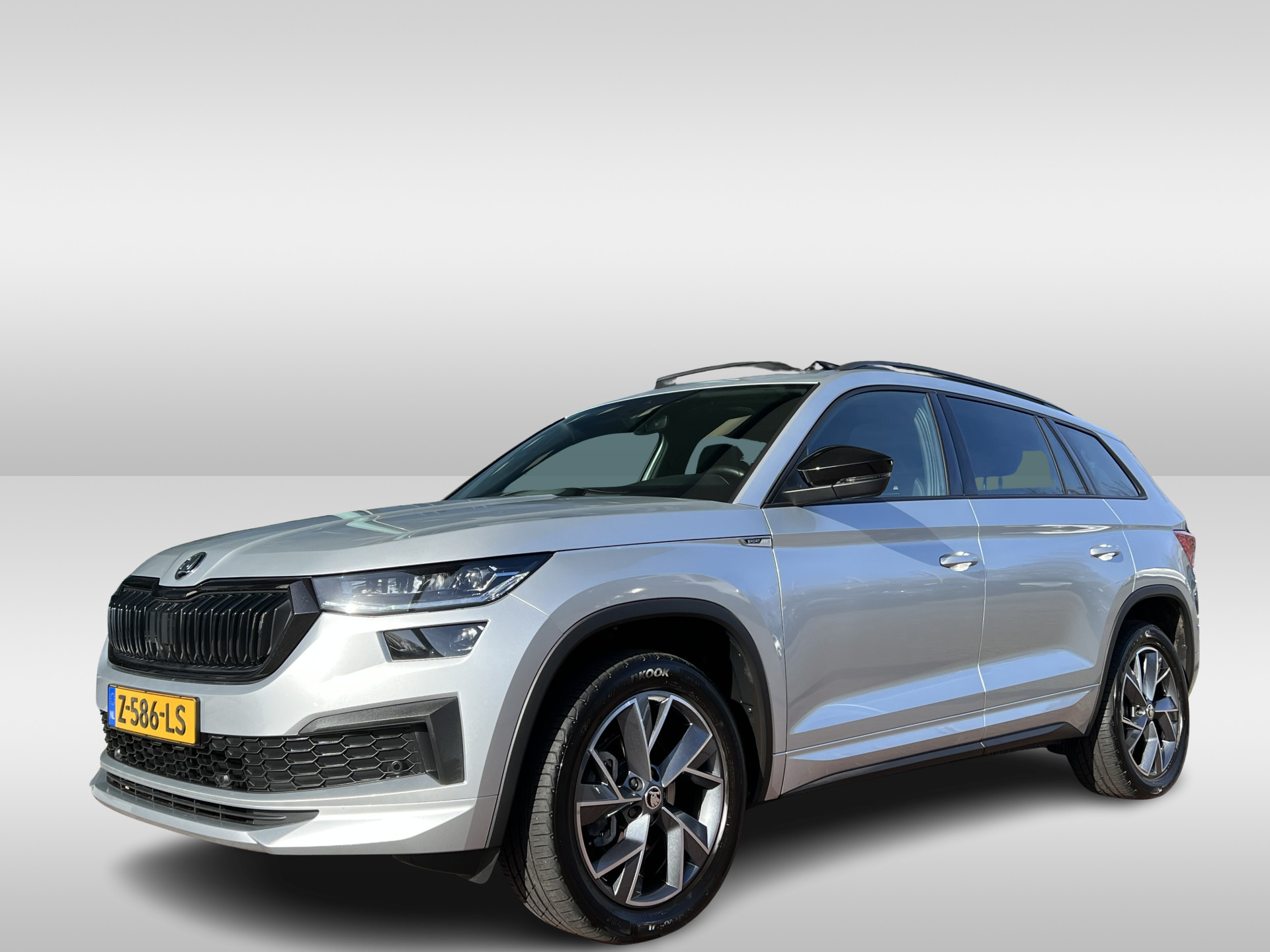 Škoda Kodiaq 1.5 TSI Sportline Business 7p. / Panoramadak / Zwenkbare trekhaak / Fabrieksgarantie t/m 06-2028