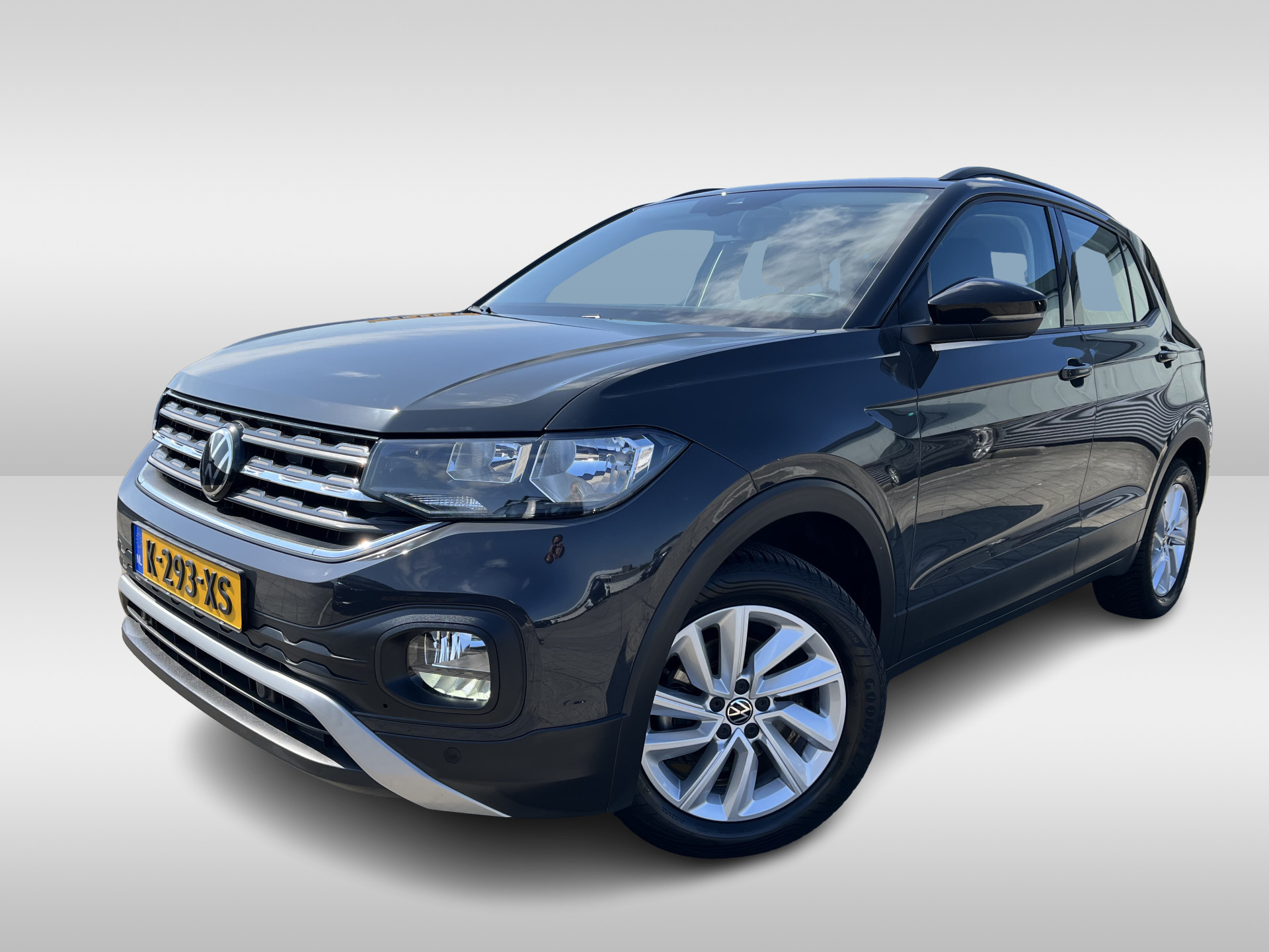 Volkswagen T-Cross 1.0 TSI Life Executive Navigatie / Parkeersensoren / Airco / Cruise control / Bluetooth / App-connect
