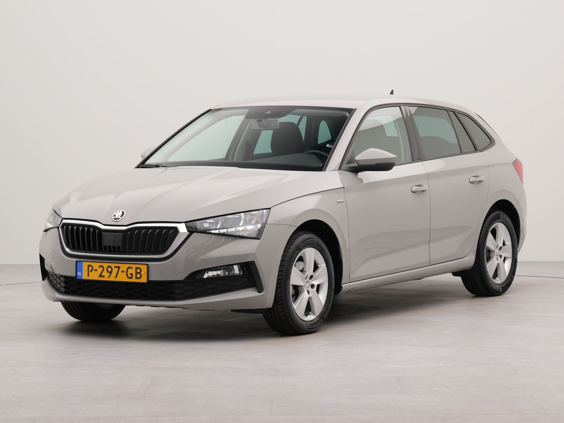 Škoda Scala 1.0 TSI Greentech Ambition uitv 125Jahr | Apple Carplay | Bluetooth | Parkeersensoren achter | Cruise control | Reservewiel |
