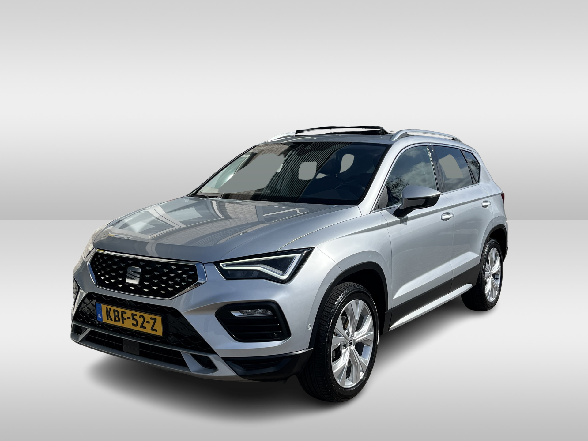 SEAT Ateca 1.5 TSI Xperience Business Intense / AUTOMAAT/ PANO/ ELEK.ACHTERKLEP/ MEMORY SEAT/ STUUR+STOELVERWARM./ PARK.SENSOR.V+A/ 360 CAMERA/ ACC/ KEYLESS/ DODEHOEK/ FULL LINK/ NAVI/ CLIMA/ DAB/ RIJ-MODI/ LED/ 18'' LMV