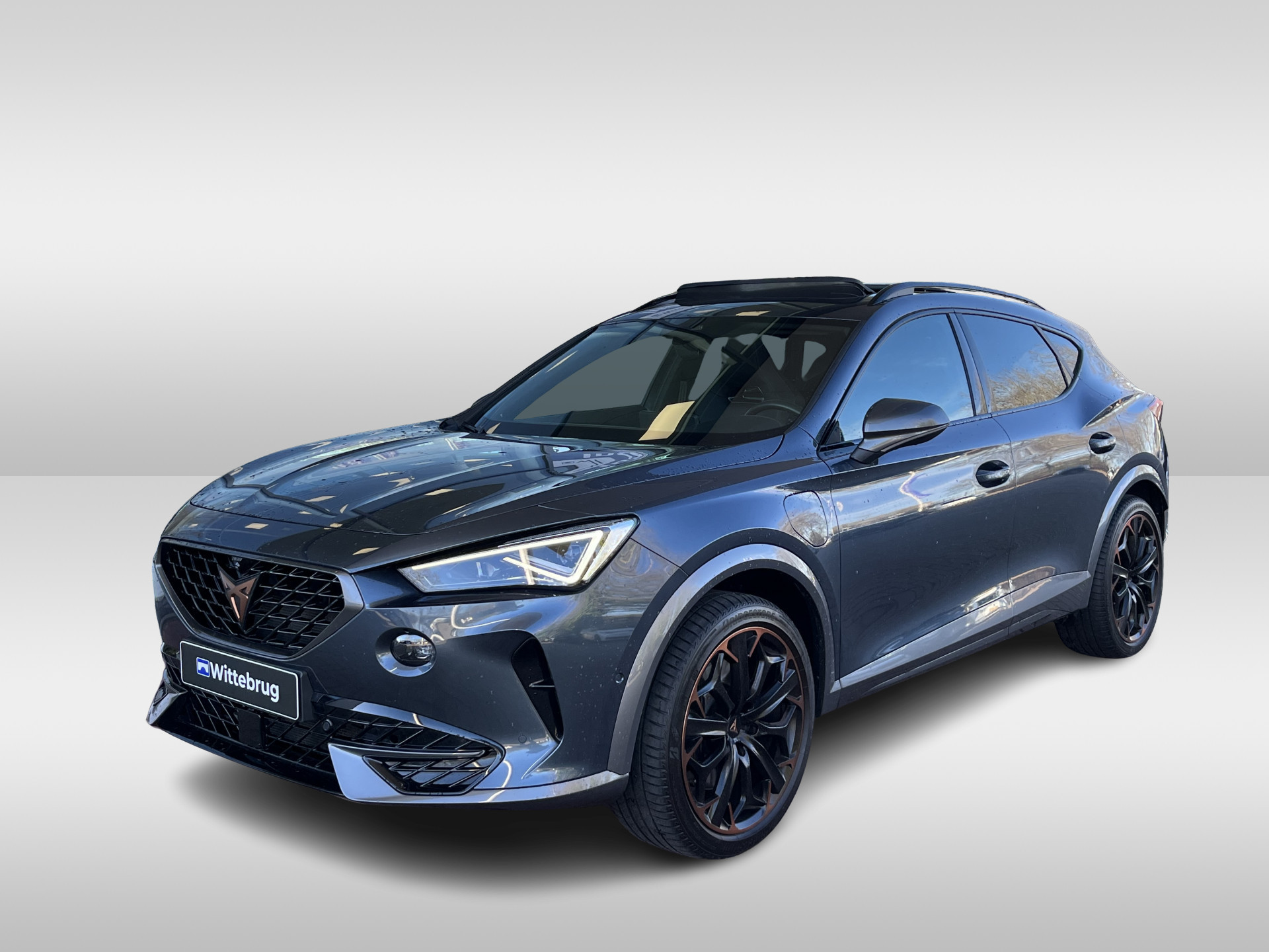 CUPRA Formentor 1.4 e-Hybrid VZ Black Edition / Panorama dak / Leder / Memory / 360 Camera / Stoel & Stuur verwarming / 19 Inch