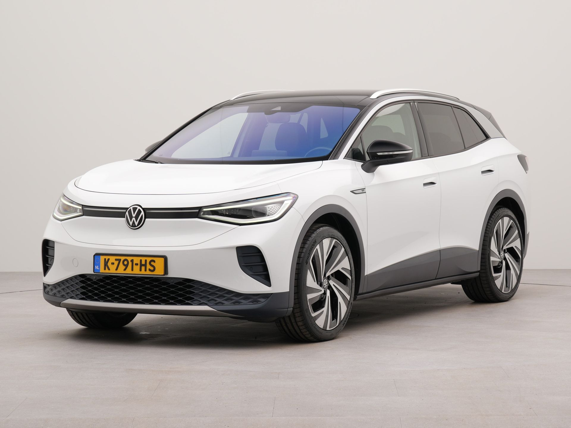 Volkswagen ID.4 Max 77 kWh panorama dak | SoH 89,4 % | Apple Carplay | Panorama dak | Achteruitrij camera | Parkeersensoren voor en achter | Wifi | Spraakbediening | Voorstoelen verwarmd | Warmtepomp |