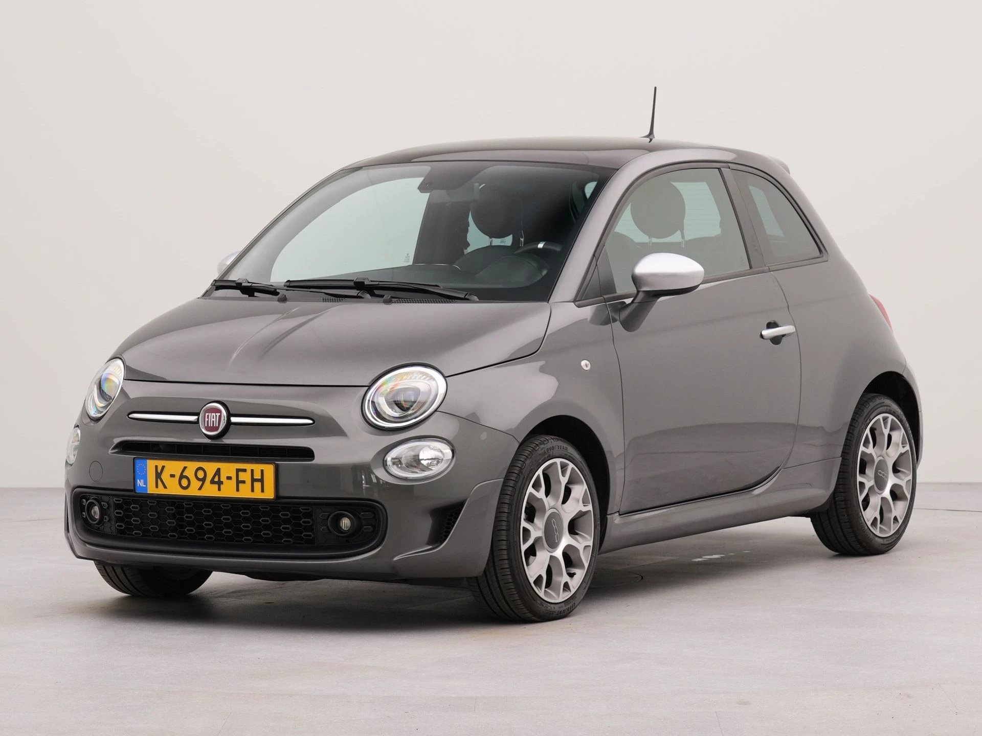Fiat 500 1.0 Hybrid Rockstar Panormadak met zonnescherm | Appconnect | Bluetooth | Parkeersensoren achter |