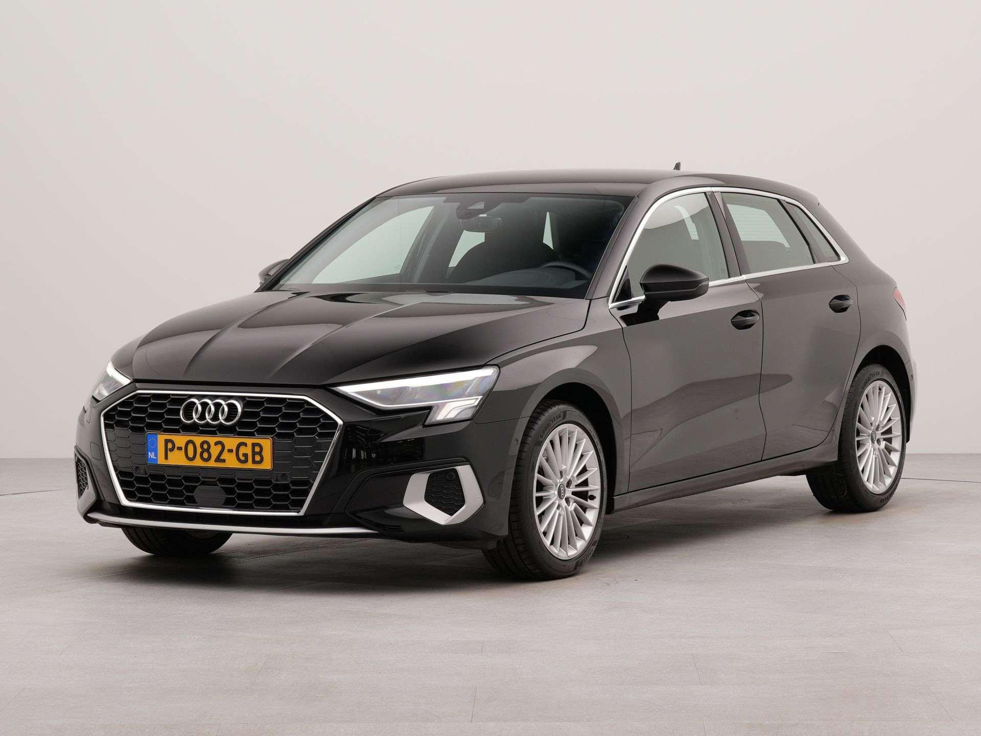 Audi A3 Sportback 30 TFSI Advanced edition Automaat | Apple Carplay | Navigatie | Parkeersensoren voor en achter | Sportstoelen -stuur | Cruise control | Climate control |  Warmtewerend glas |