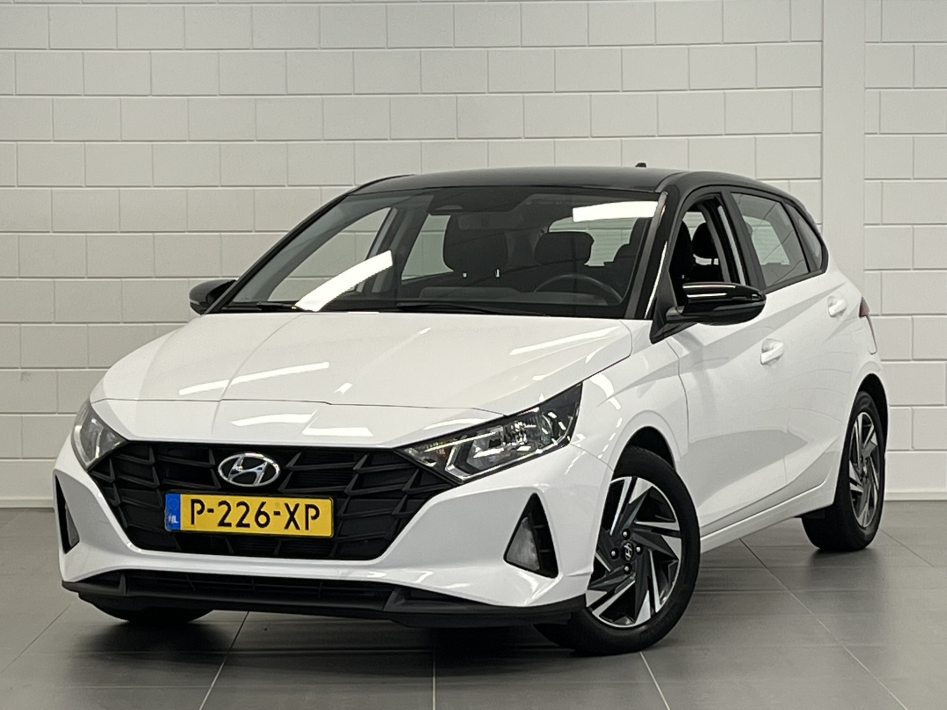 Hyundai i20 1.2 MPI Comfort TWO TONE | APPLE / ANDROID NAVIGATIE | AIRCO | DEALER ONDERHOUDEN!