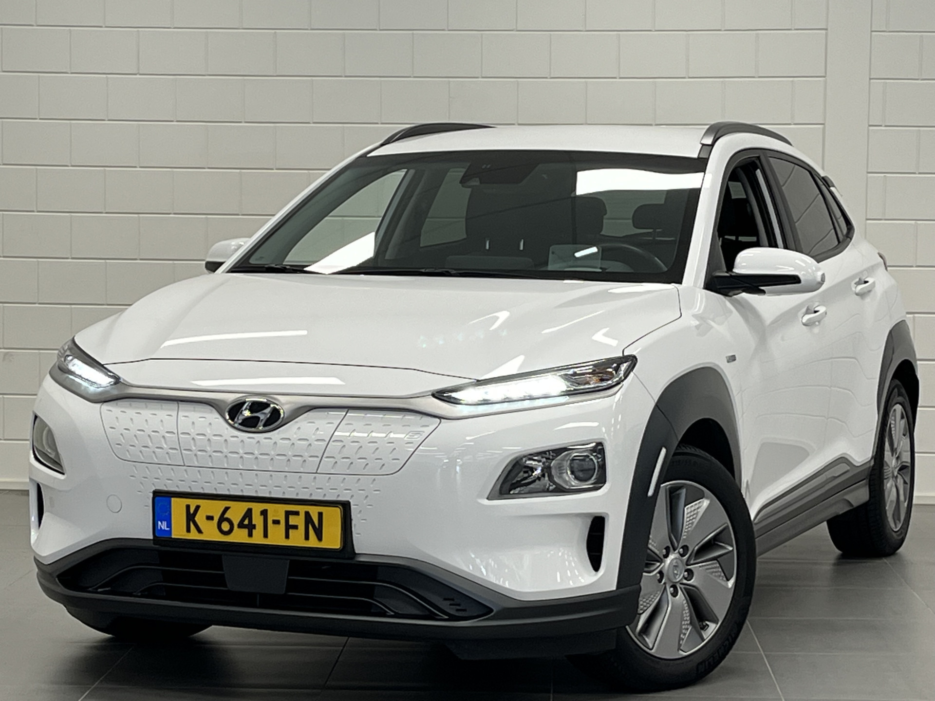 Hyundai Kona EV Fashion 64 kWh HALF LEDER | NAVIGATIE | LONG RANGE SOH 100%
