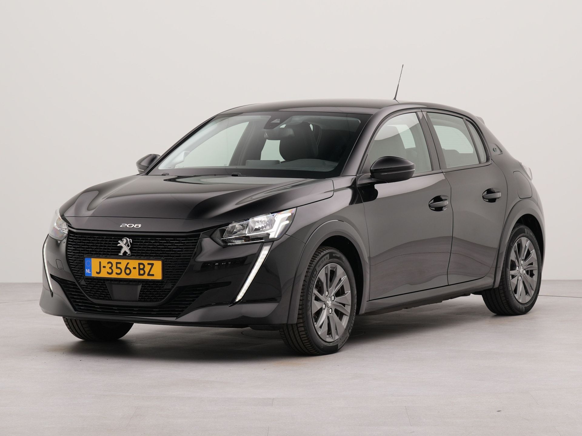 Peugeot e-208 EV Allure 50 kWh | Apple Carplay | Parkeersensoren achter | Bluetooth |