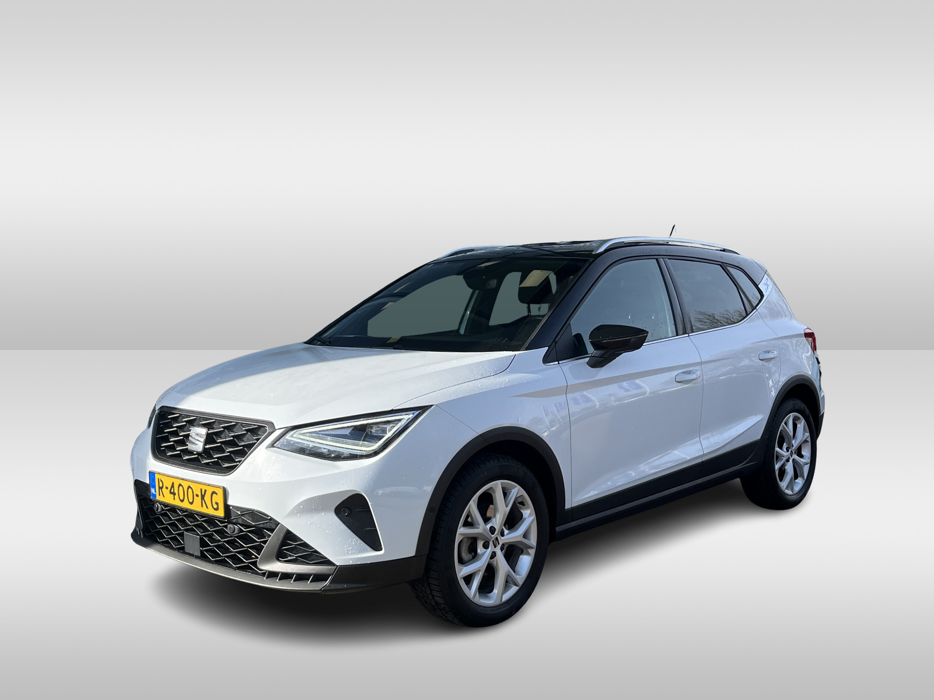 SEAT Arona 1.5 TSI EVO 150pk DSG FR Business Intense / LED / App-Connect / Climate Control / Camera / Donker glas / 17