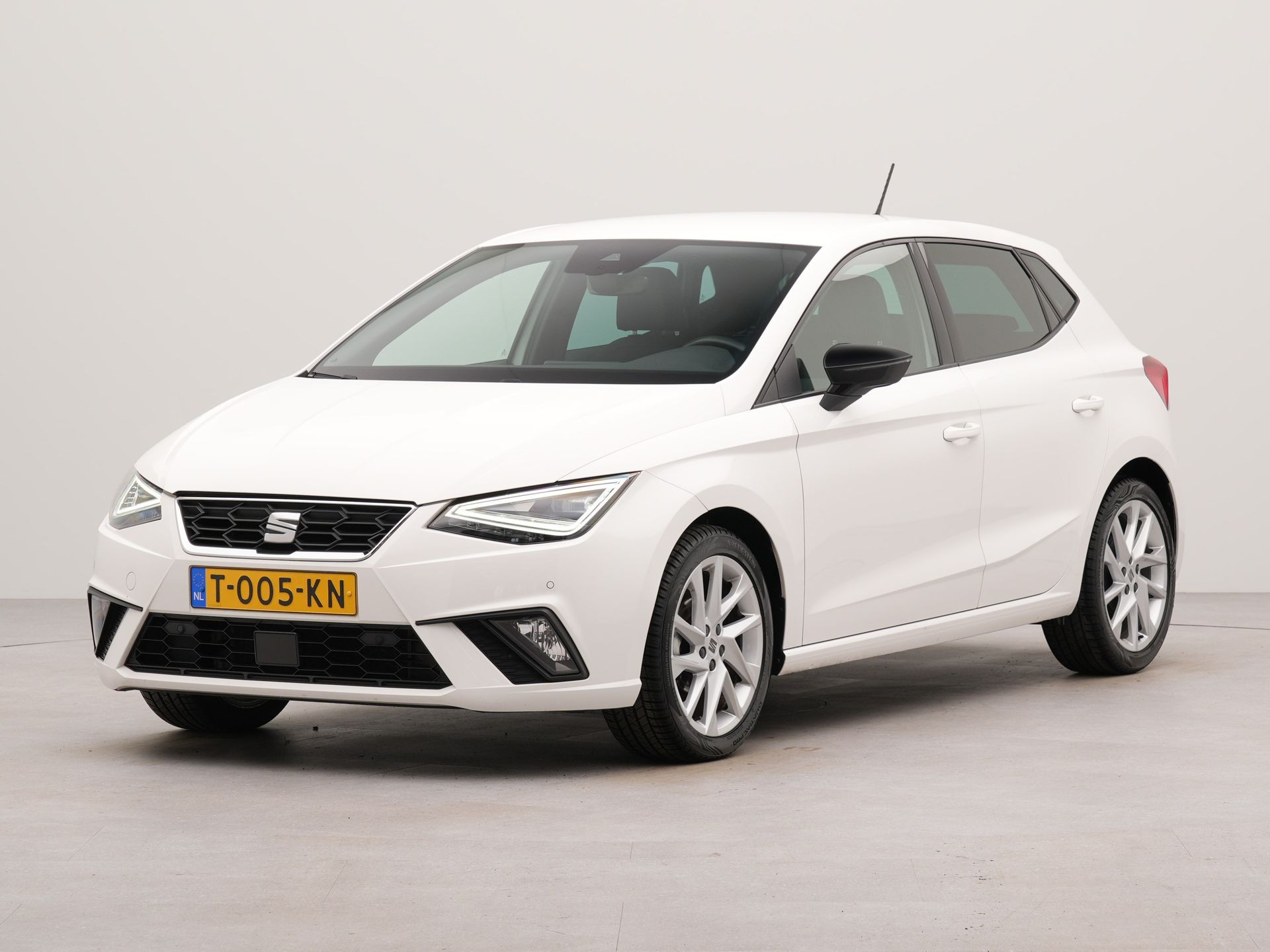 SEAT Ibiza 1.0 EcoTSI FR Business Connect | Apple Carplay | Connected services | Achteruitrij camera | Parkeersensoren voor en achter | Voorstoelen verwarmd | Bluetooth |